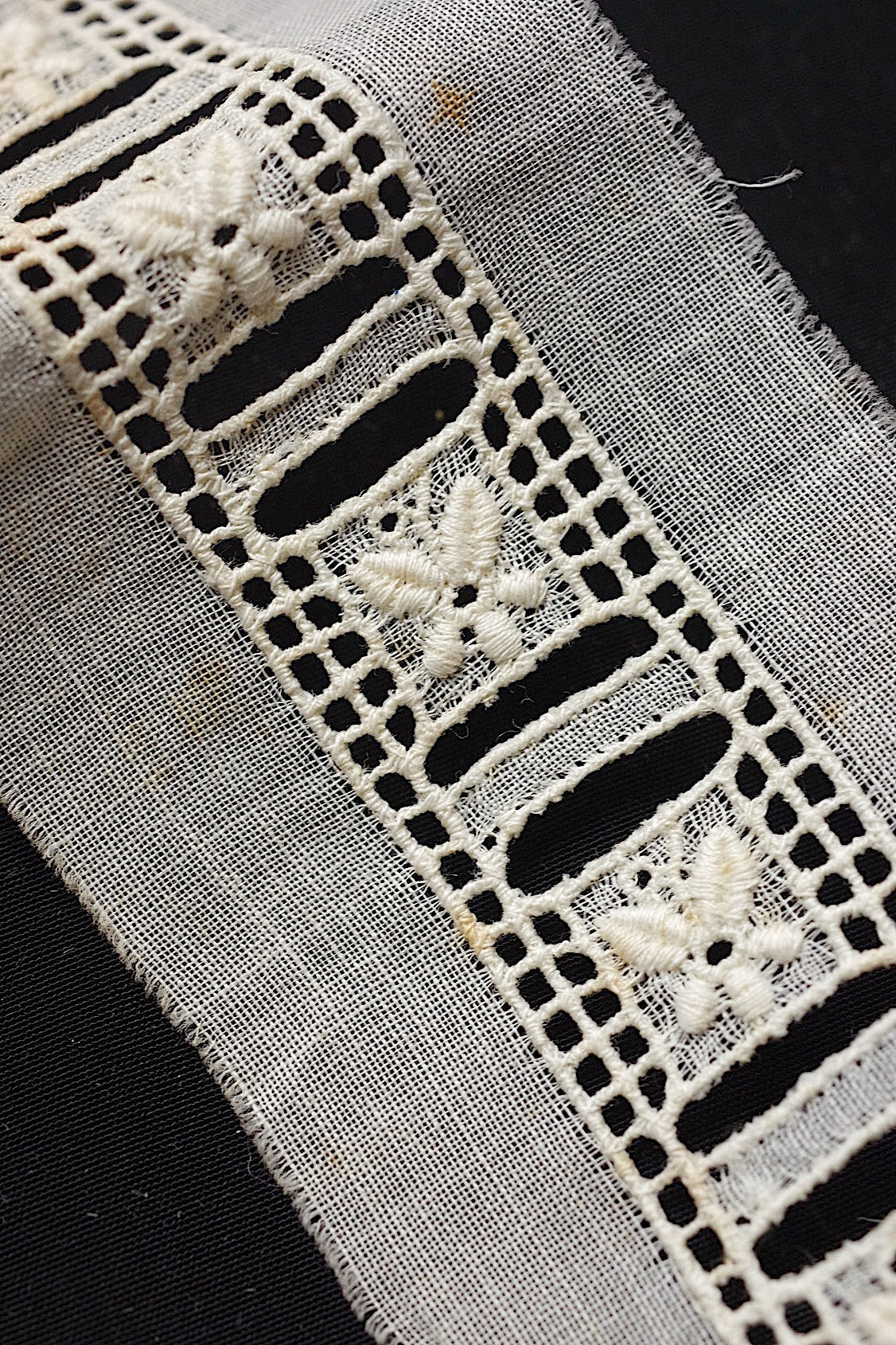 アンティークレース　dentelle ancienne リボン通し　テープ  2種 .FR a l'epoque