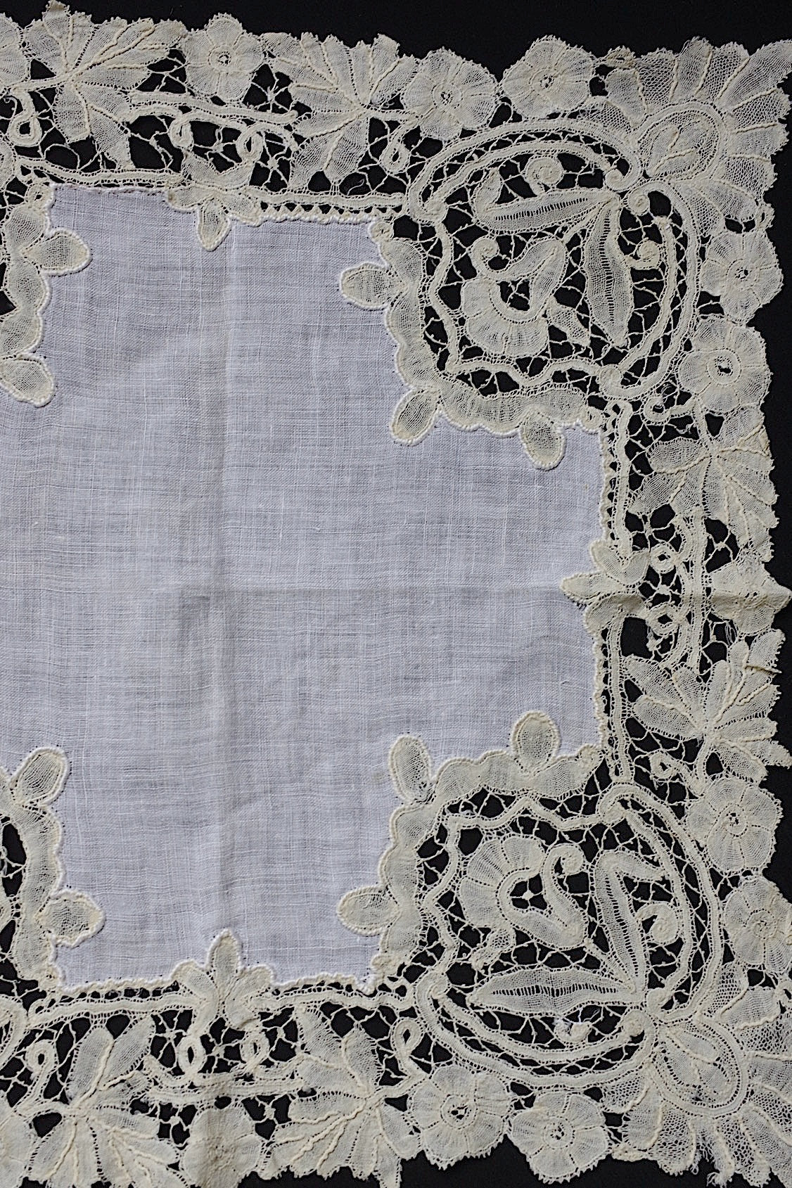 アンティークレースハンカチ　mouchoir  ancien ハンカチ２種 .FR a l'epoque