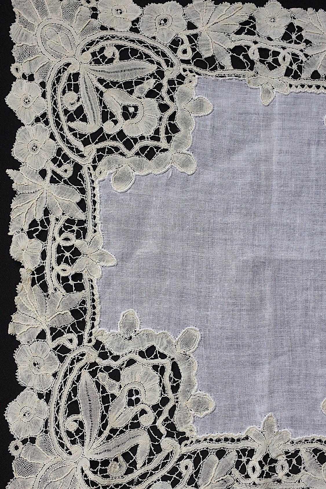 アンティークレースハンカチ　mouchoir  ancien ハンカチ２種 .FR a l'epoque