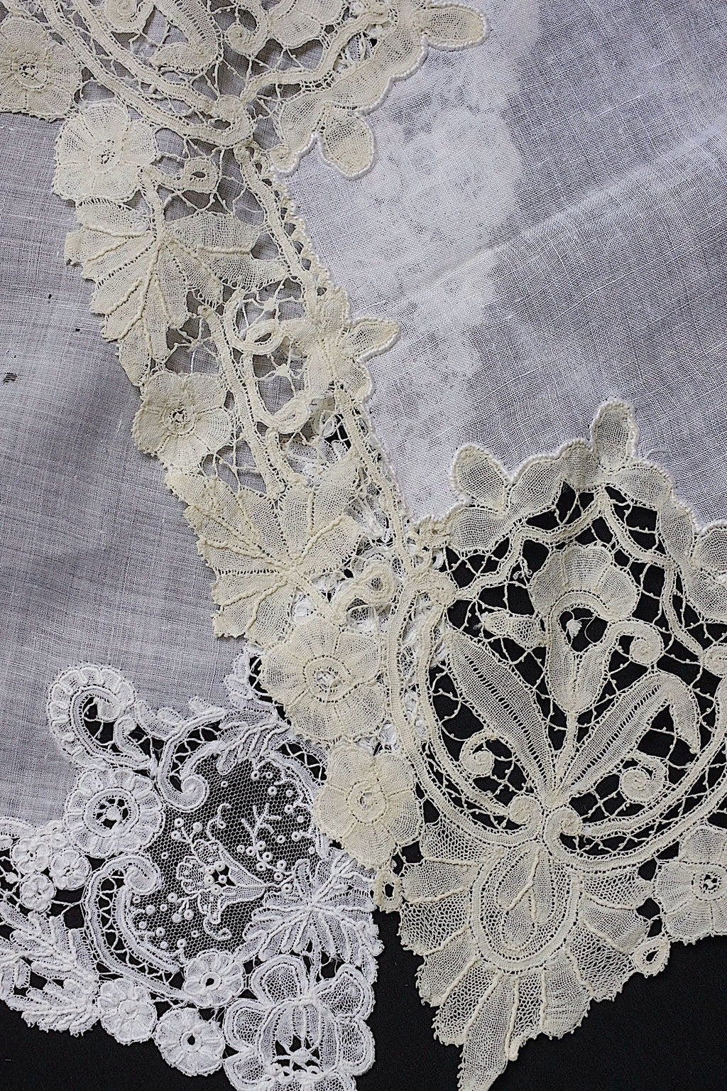 アンティークレースハンカチ　mouchoir  ancien ハンカチ２種 .FR a l'epoque