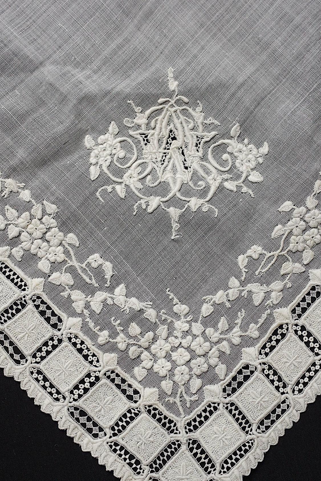 アンティークレースハンカチ　mouchoir  ancien ハンカチ2 .FR a l'epoque