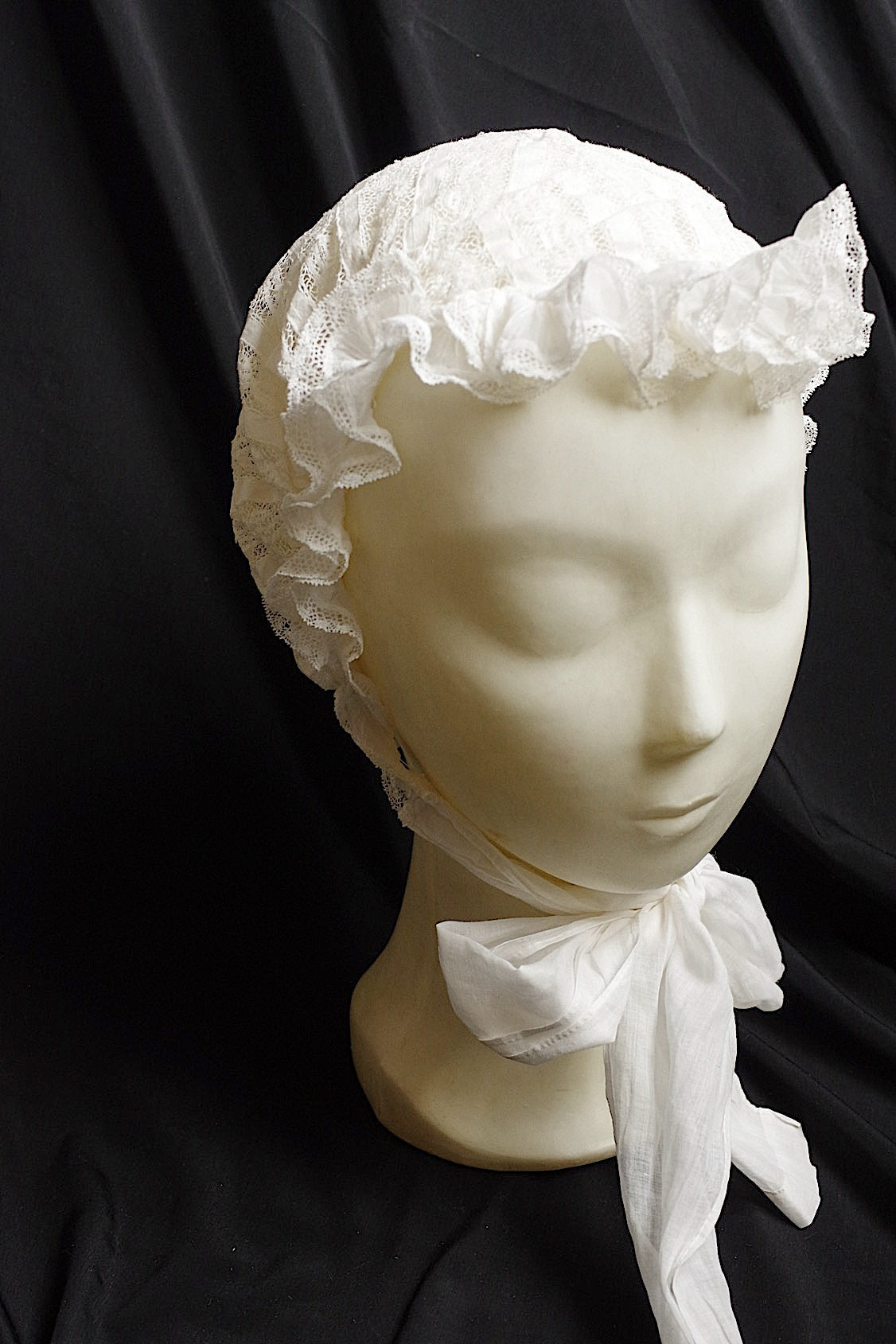 アンティークレース　dentelle ancienne  ボネ .FR a l'epoque