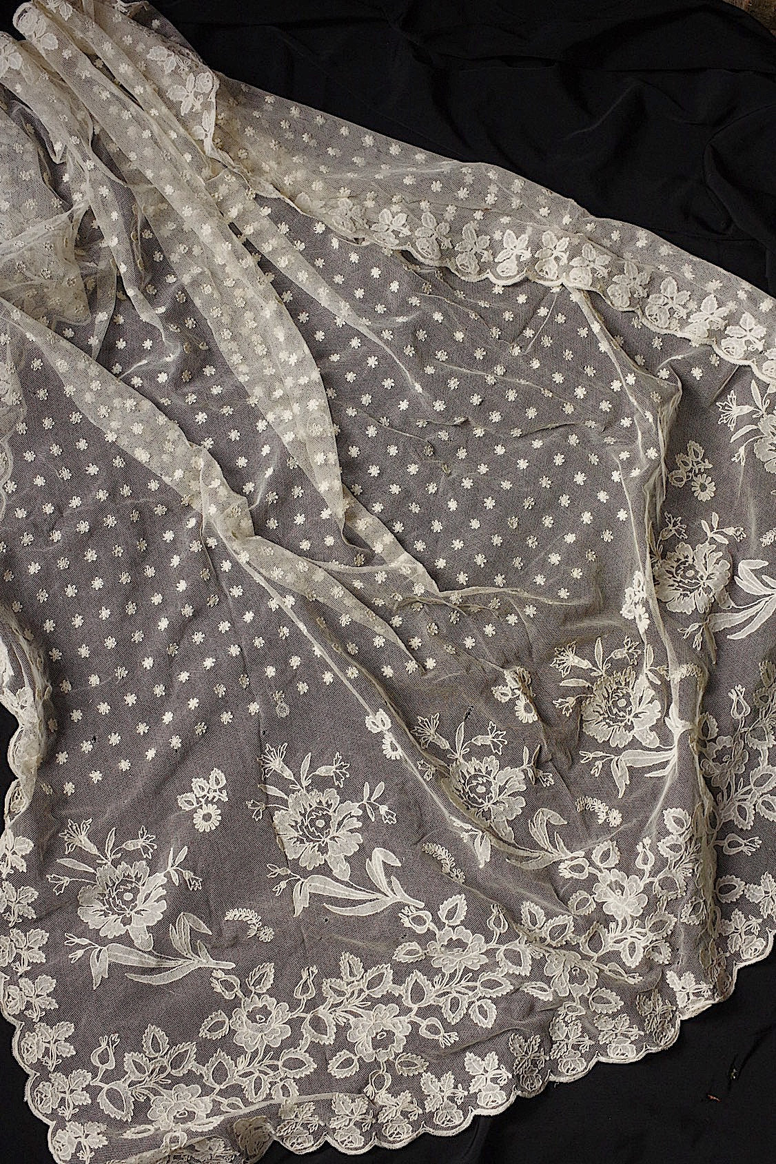 アンティークレース　dentelle ancienne ベール .FR a l'epoque