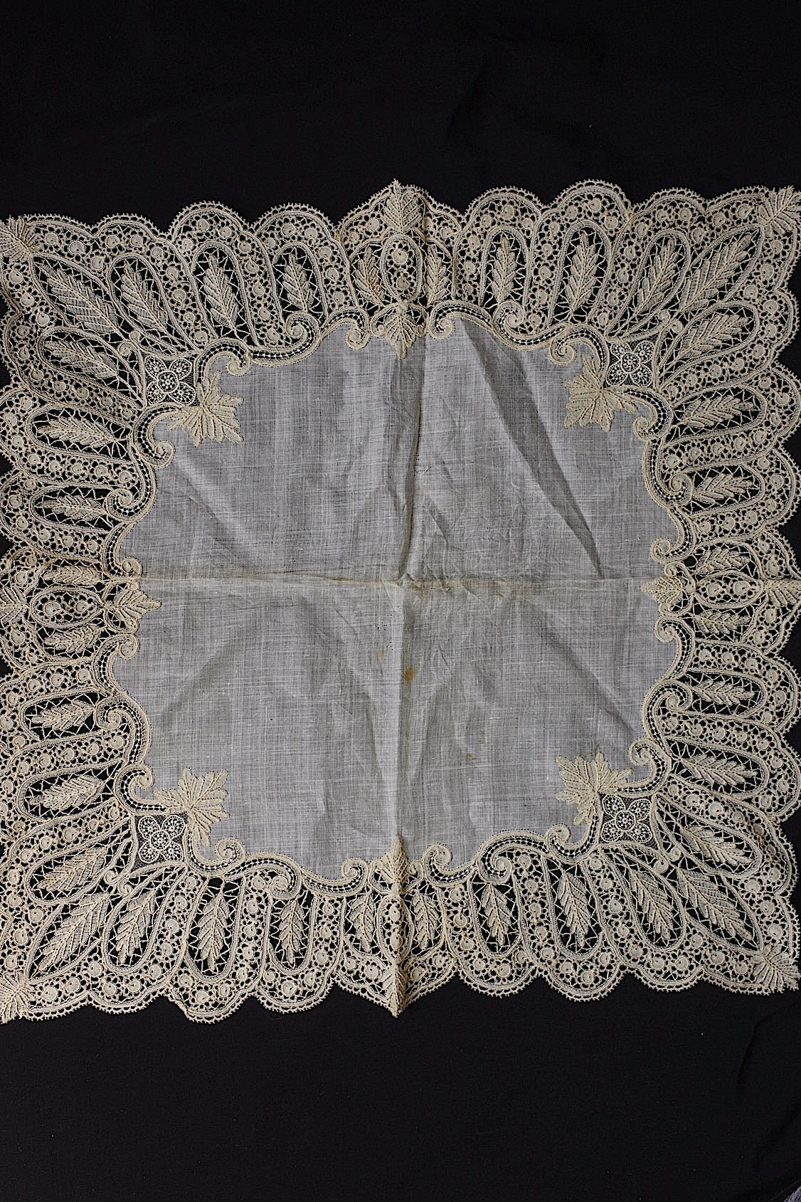 アンティークレース　dentelle ancienne ハンカチ .FR a l'epoque