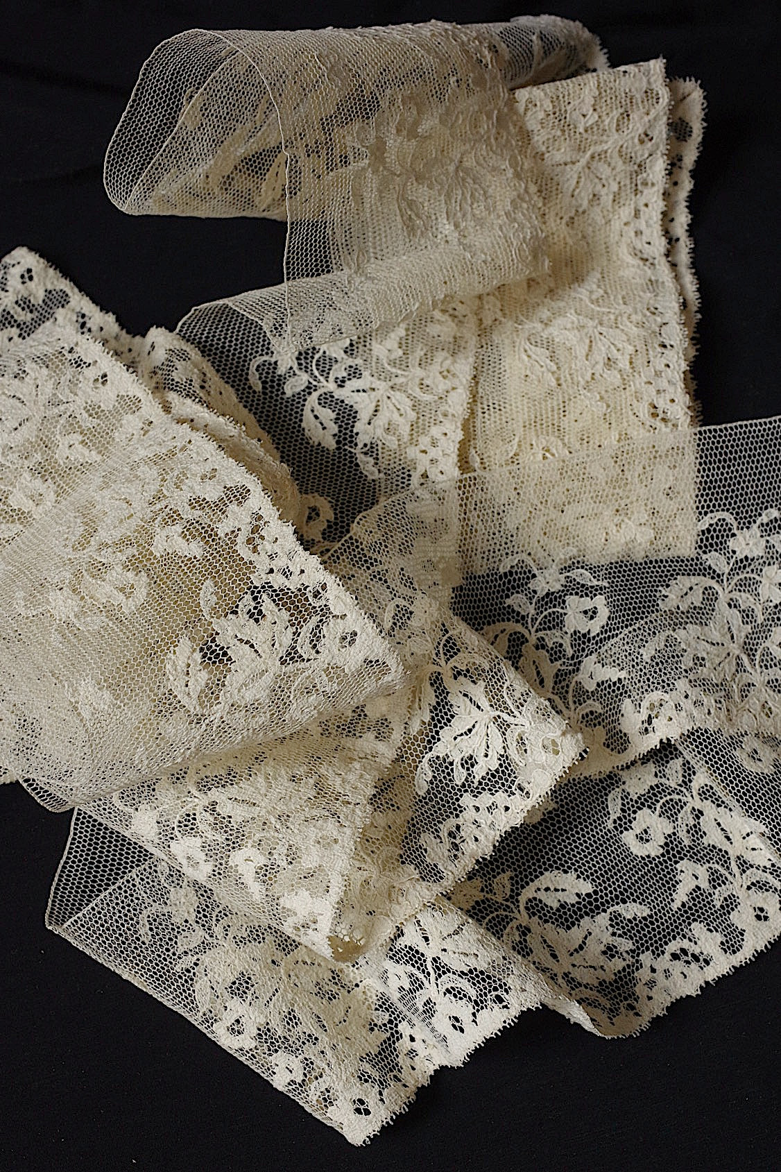 アンティークレース　dentelle ancienne 220cm＋40cm .FR a l'epoque