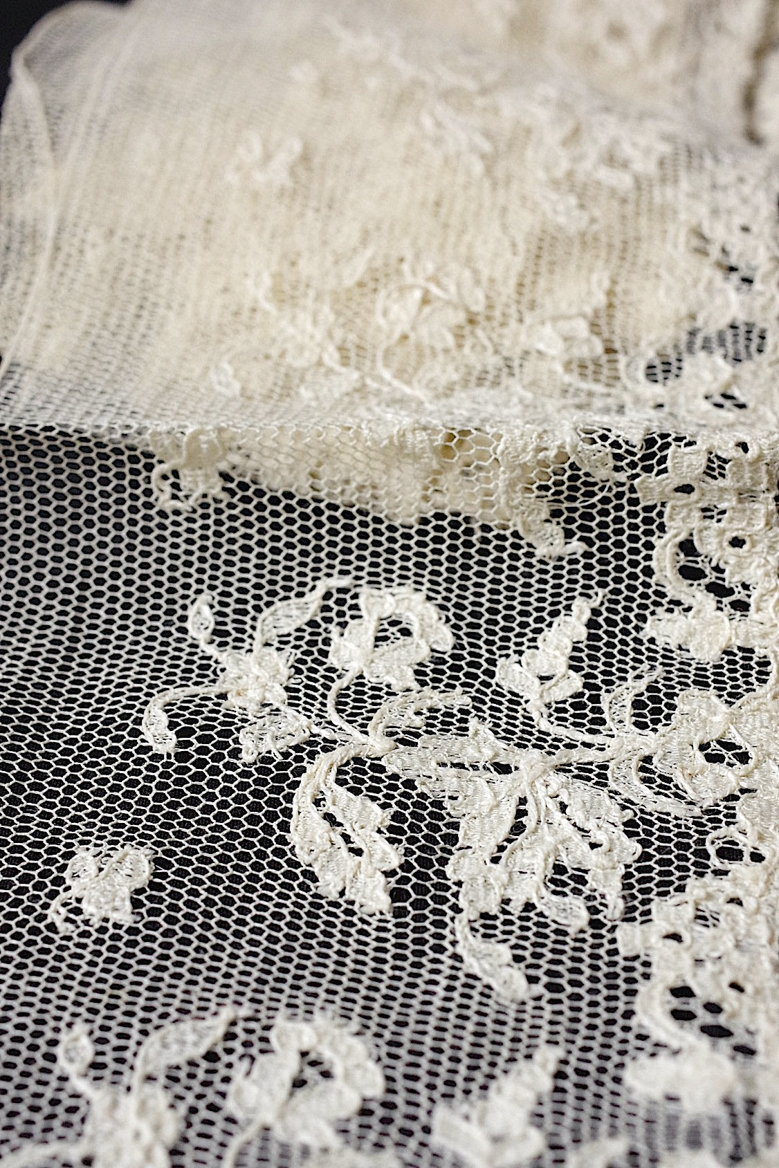 アンティークレース　dentelle ancienne 220cm＋40cm .FR a l'epoque