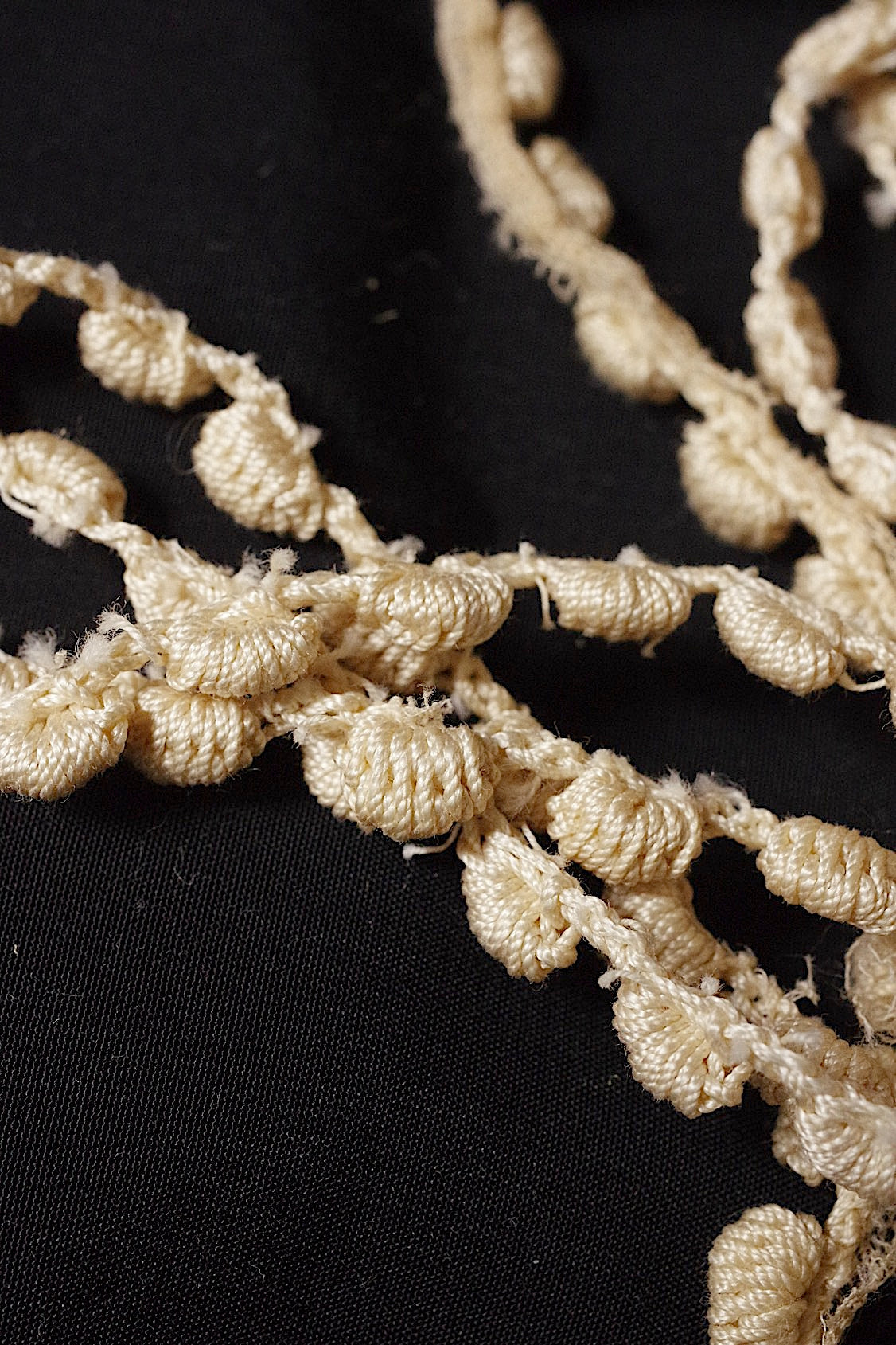 アンティークレース　dentelle ancienne つぶつぶ .FR a l'epoque