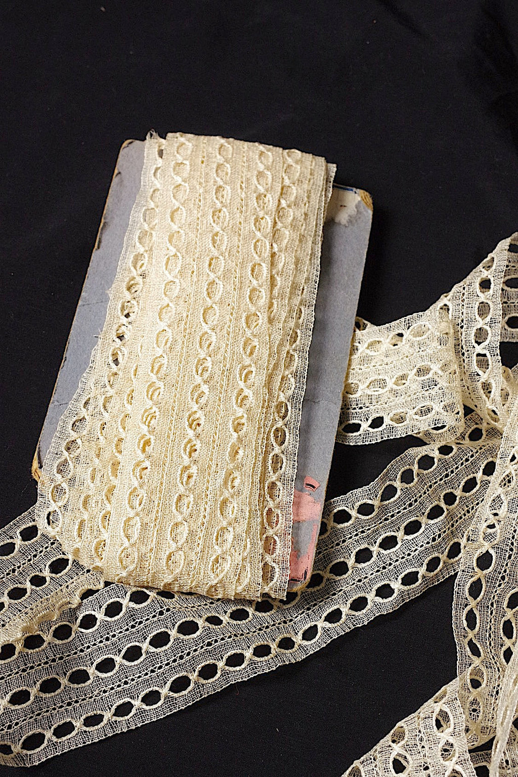 アンティークレース　dentelle ancienne リボン通しテープ .FR a l'epoque