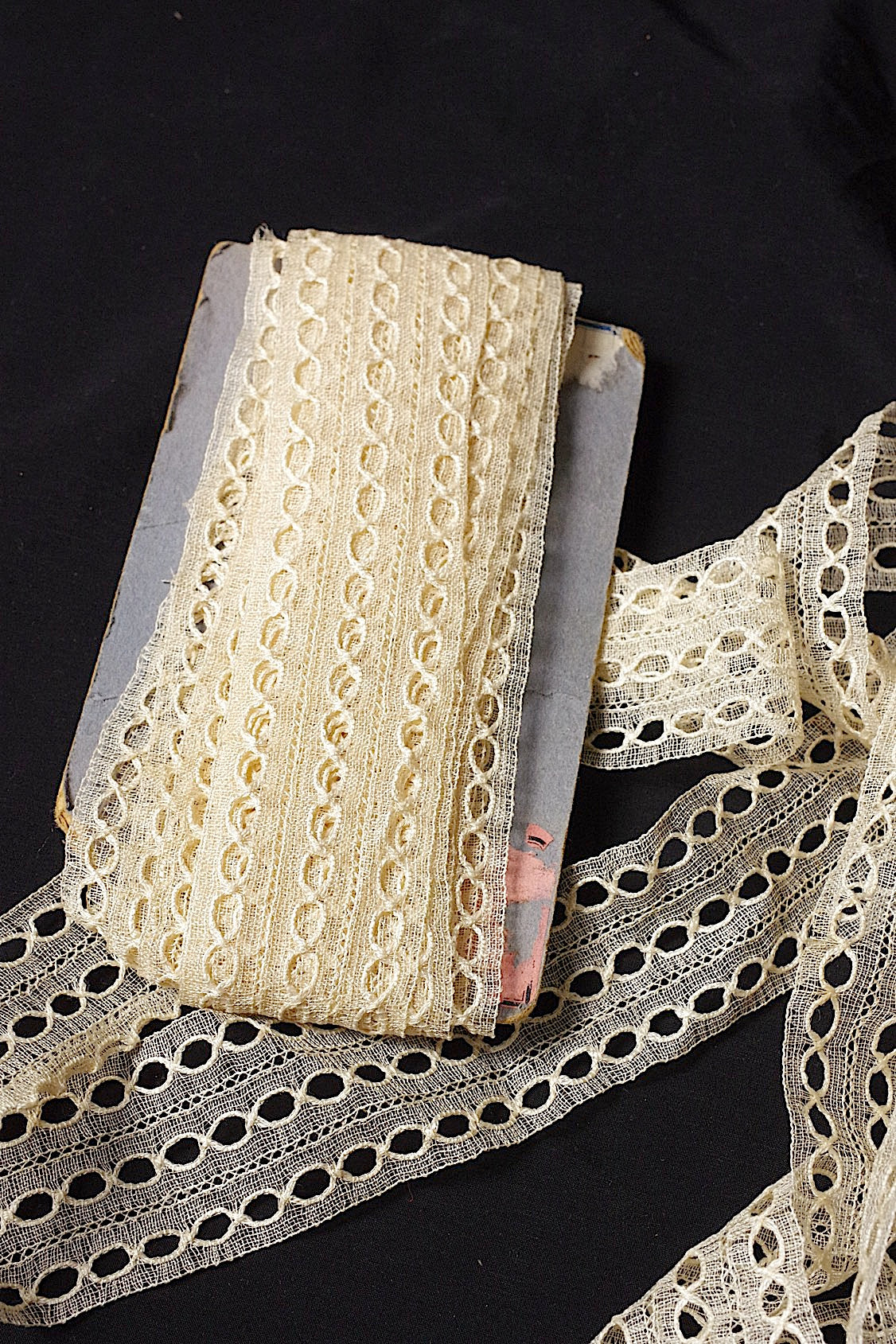 アンティークレース　dentelle ancienne リボン通しテープ .FR a l'epoque
