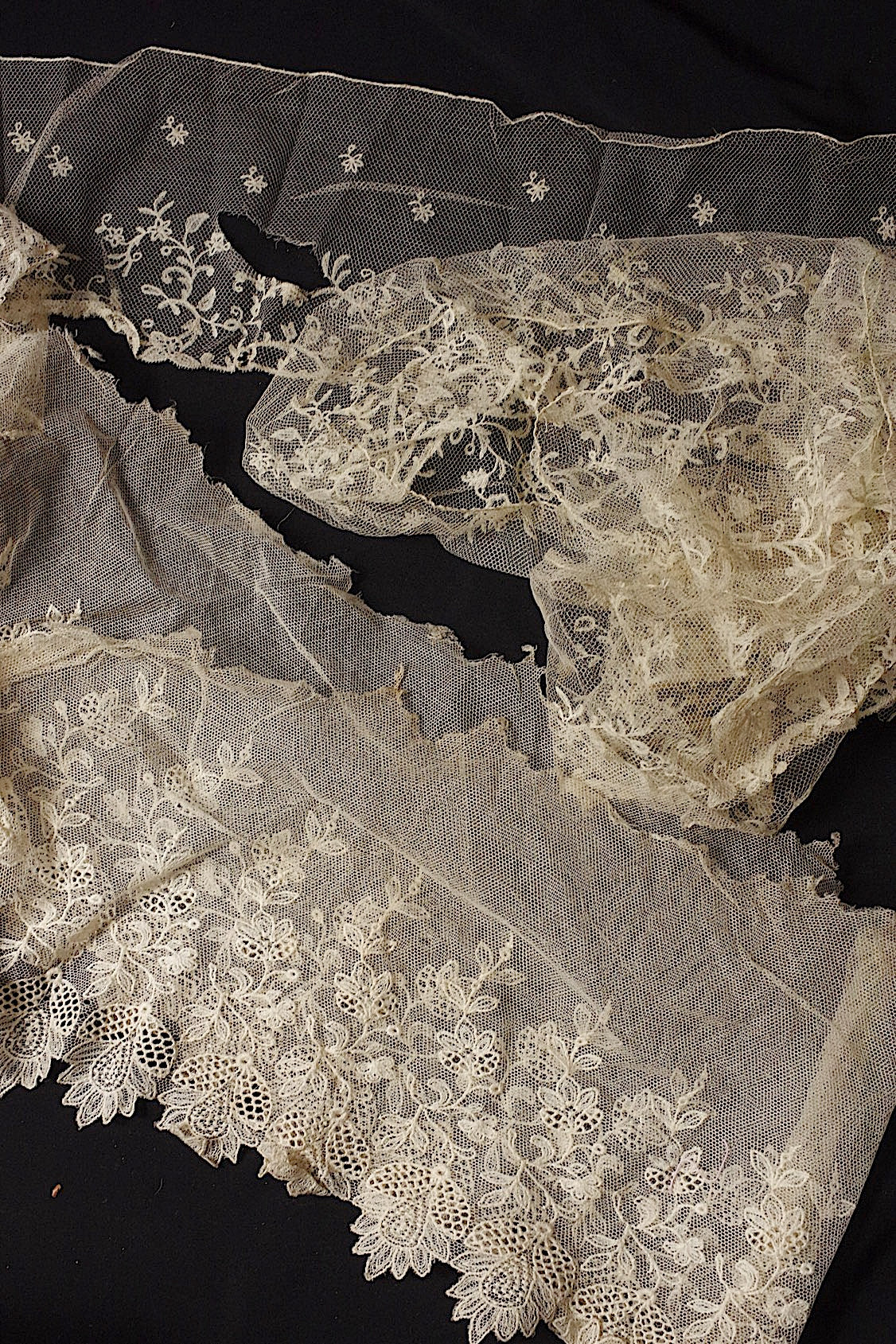 アンティークレース　dentelle ancienne ２種 .FR a l'epoque