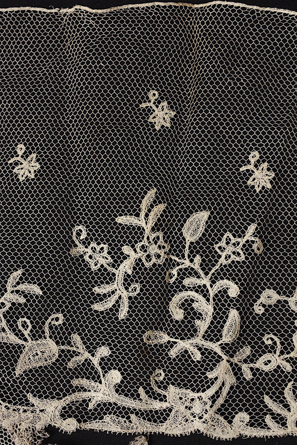 アンティークレース　dentelle ancienne ２種 .FR a l'epoque