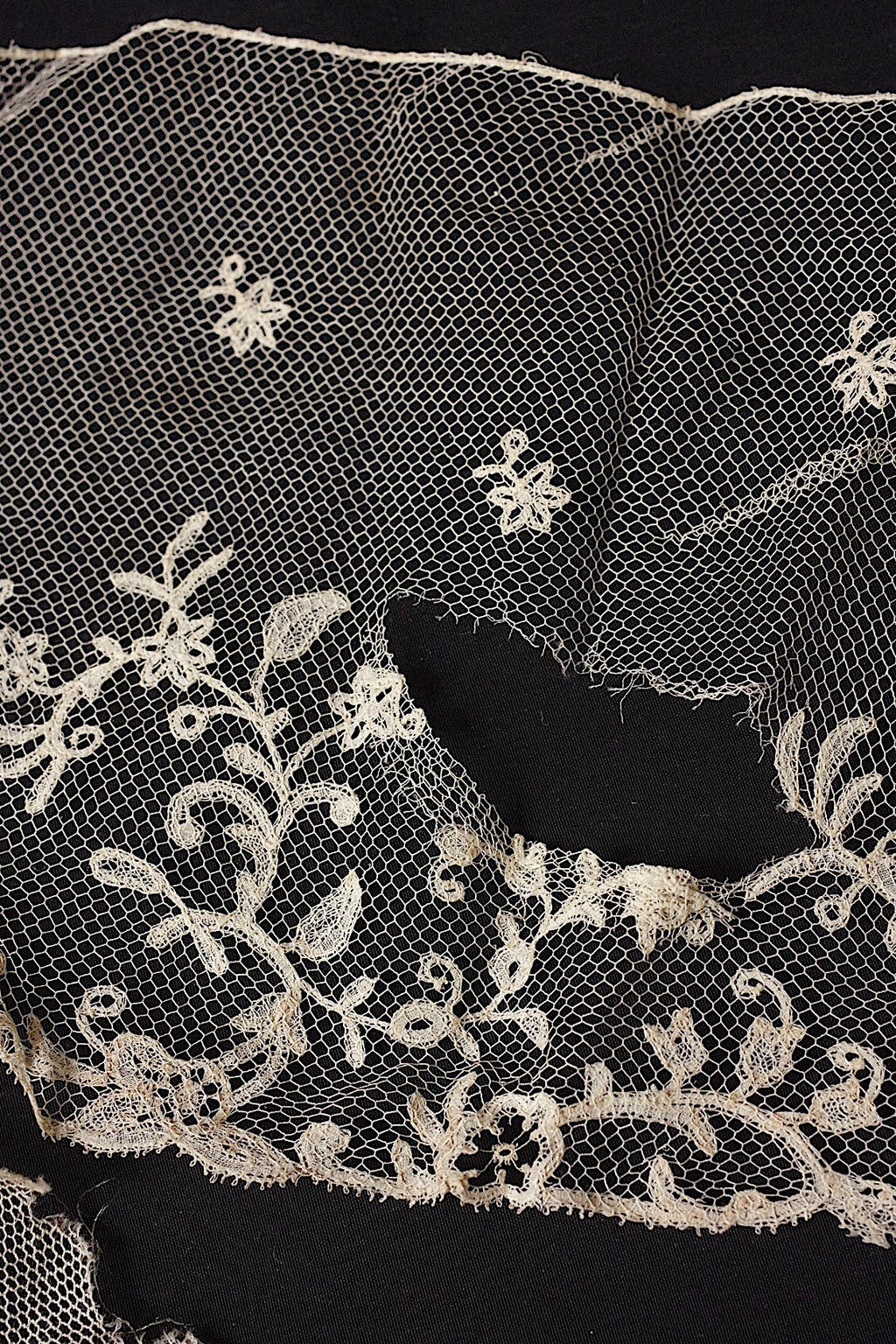 アンティークレース　dentelle ancienne ２種 .FR a l'epoque