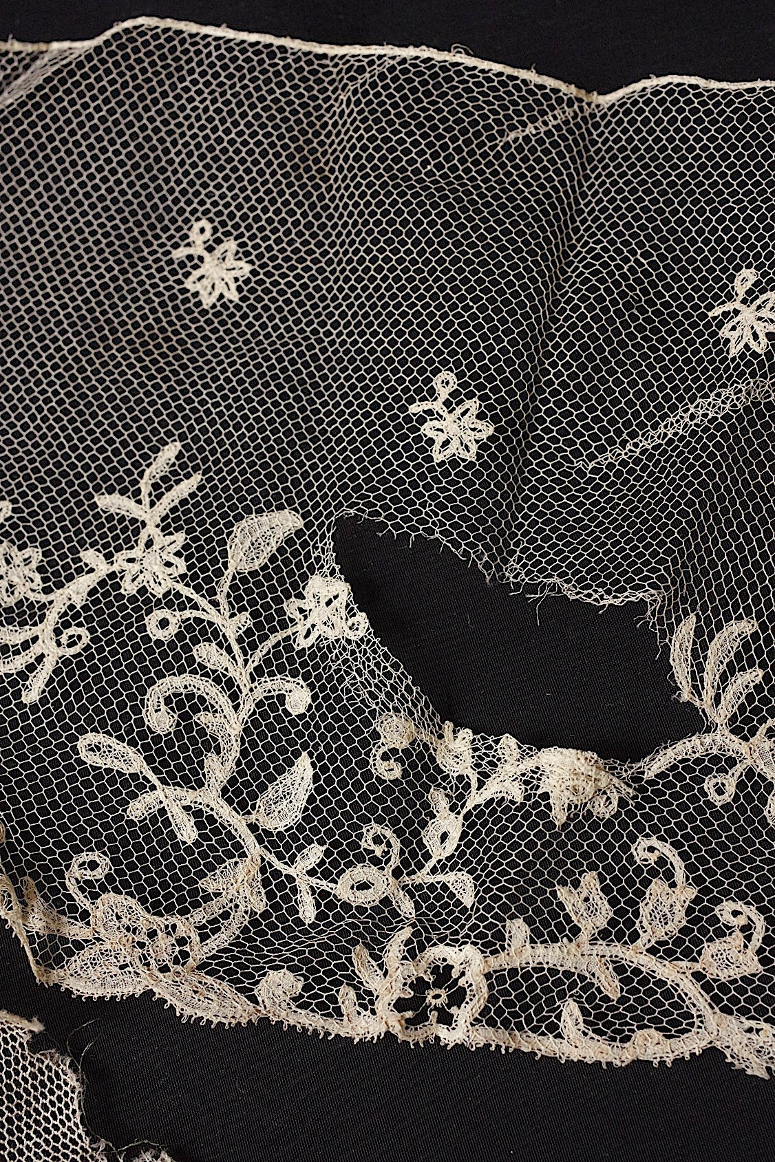 アンティークレース　dentelle ancienne ２種 .FR a l'epoque