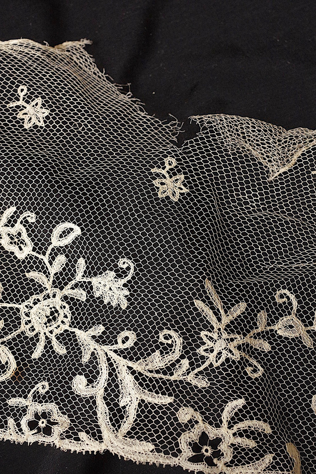 アンティークレース　dentelle ancienne ２種 .FR a l'epoque