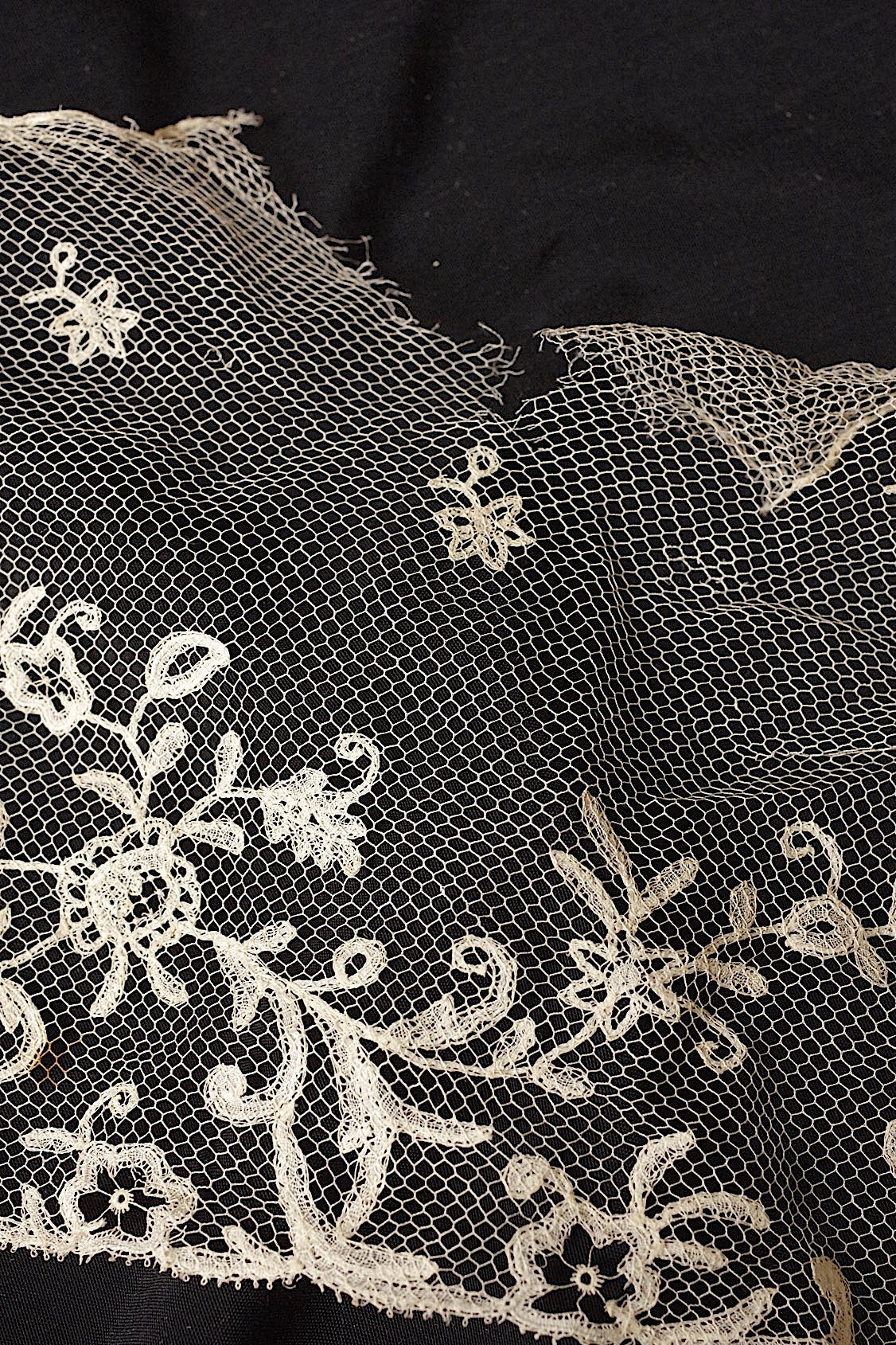 アンティークレース　dentelle ancienne ２種 .FR a l'epoque