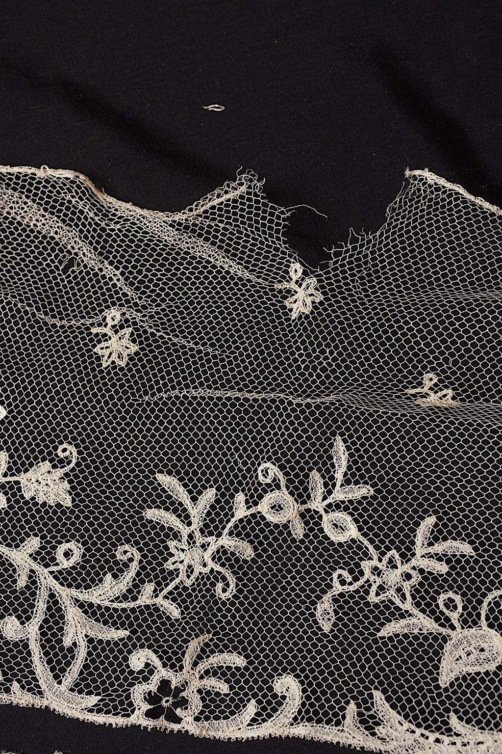 アンティークレース　dentelle ancienne ２種 .FR a l'epoque