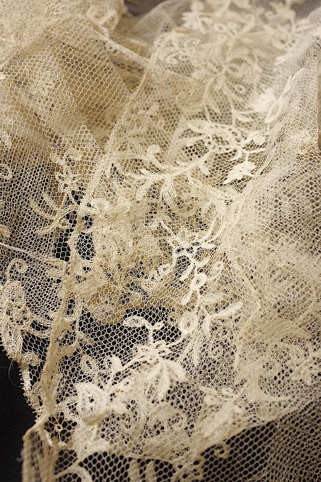 アンティークレース　dentelle ancienne ２種 .FR a l'epoque