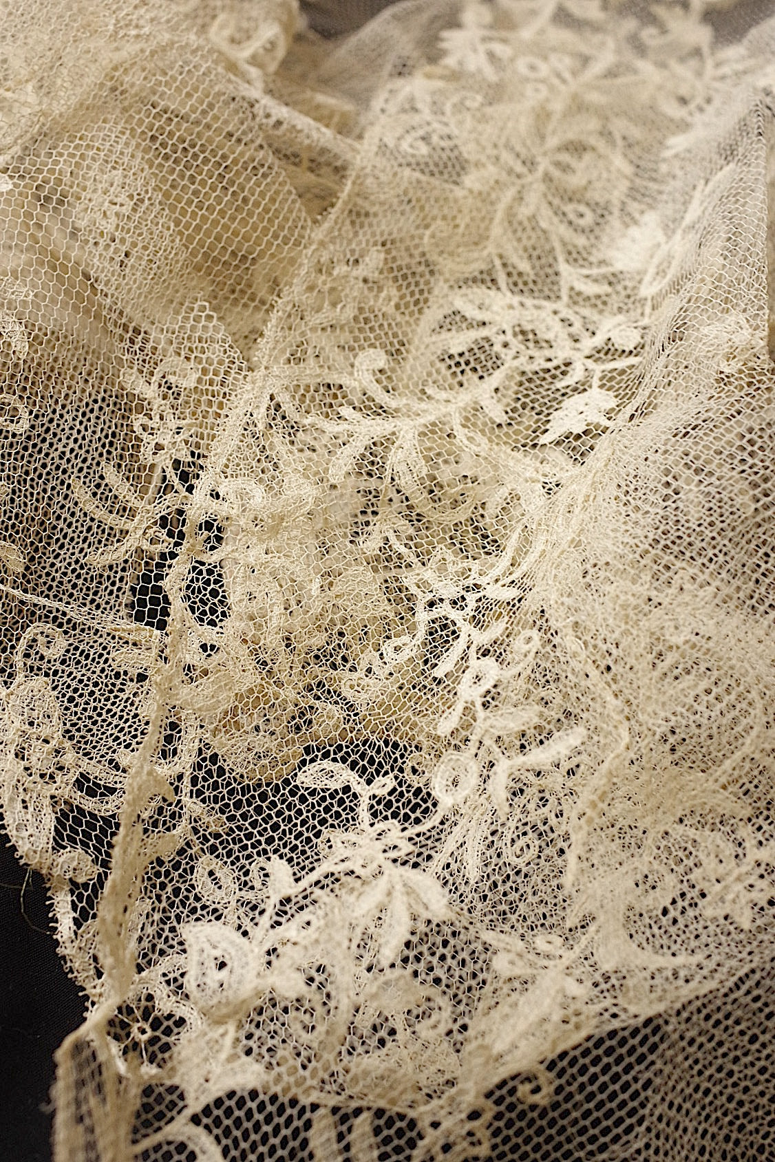 アンティークレース　dentelle ancienne ２種 .FR a l'epoque