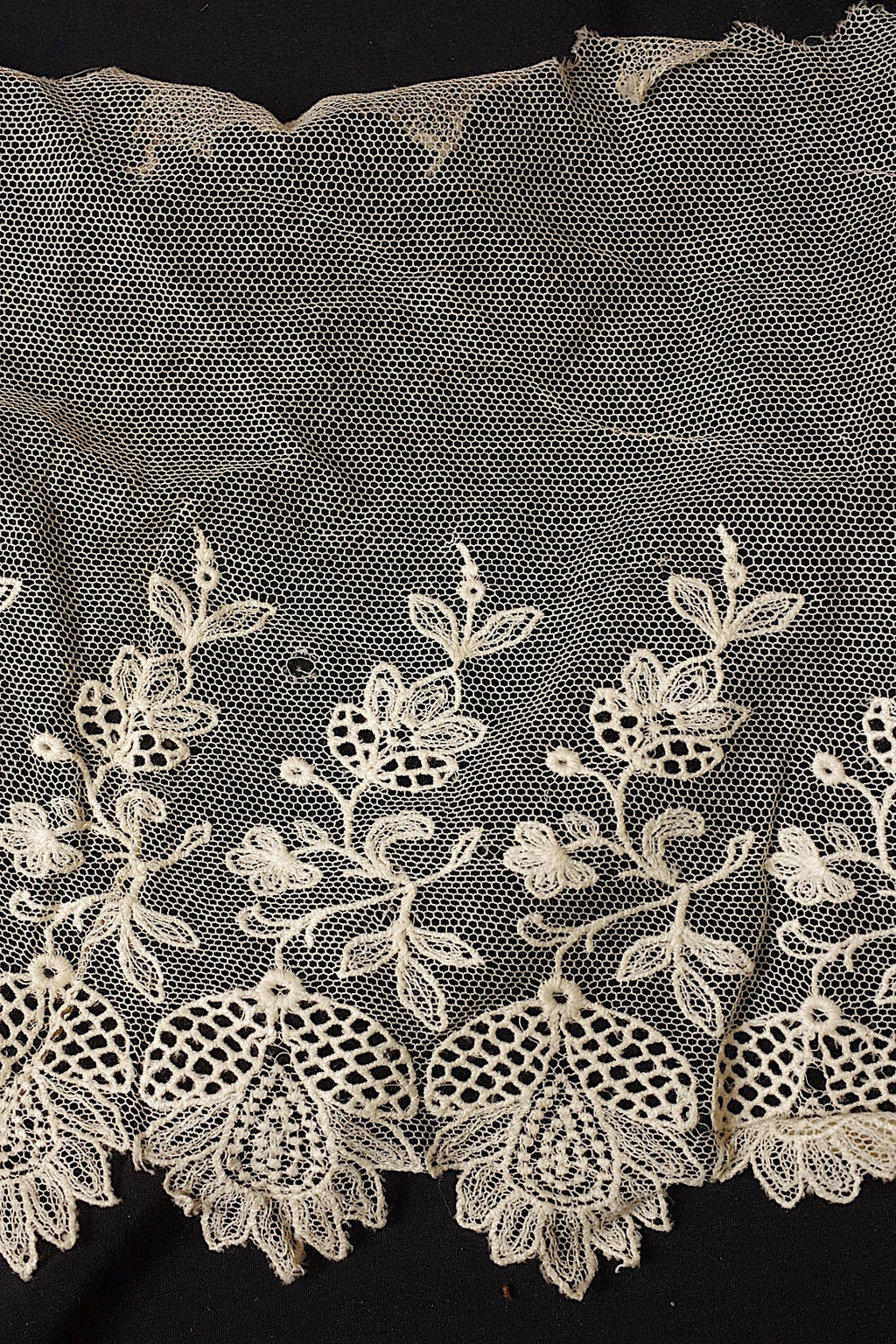 アンティークレース　dentelle ancienne ２種 .FR a l'epoque