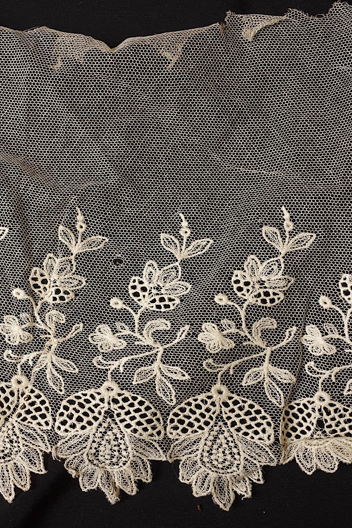 アンティークレース　dentelle ancienne ２種 .FR a l'epoque