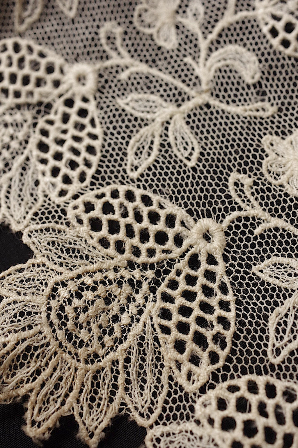 アンティークレース　dentelle ancienne ２種 .FR a l'epoque