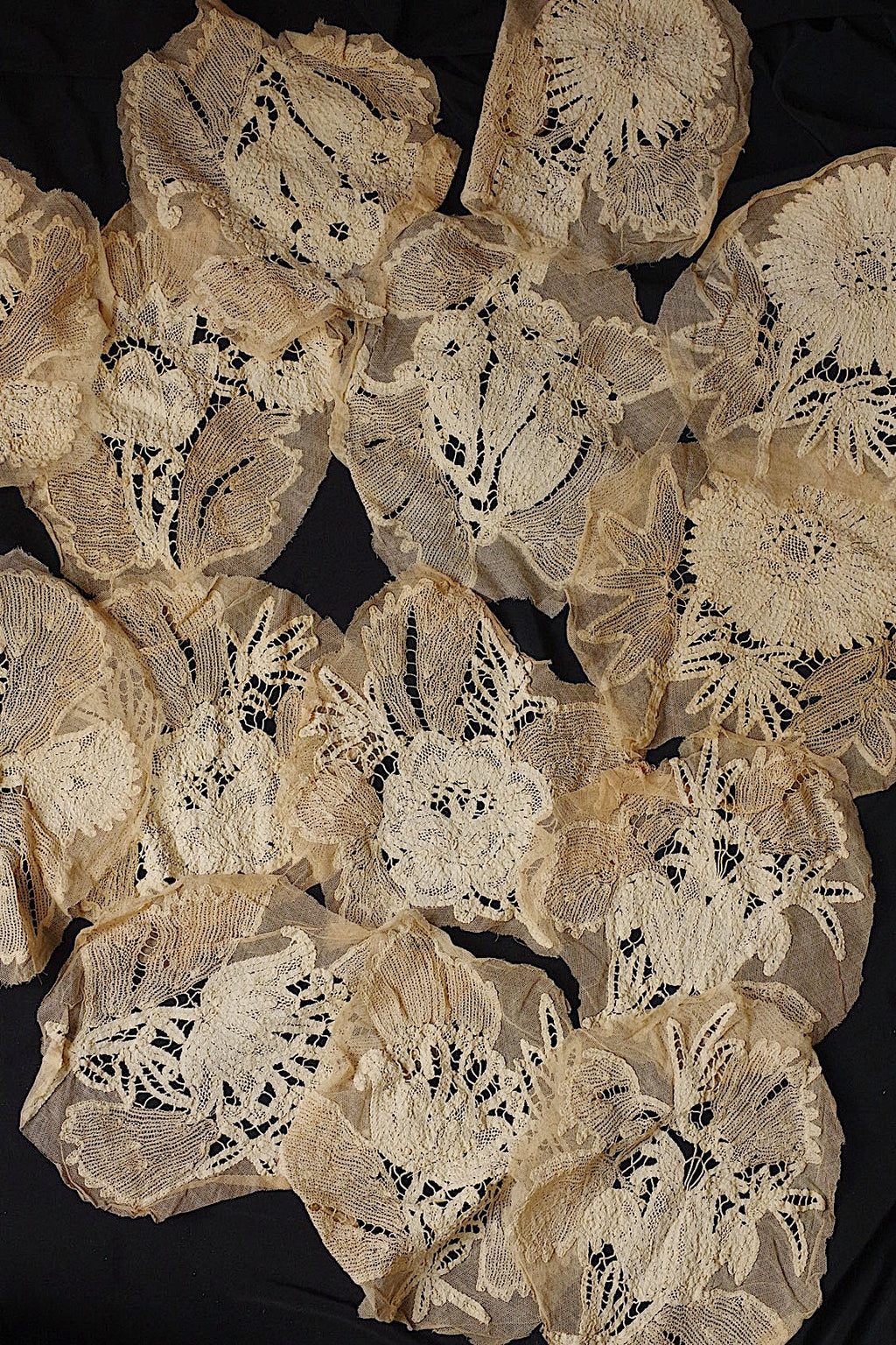 アンティークレース　dentelle ancienne モチーフ14pieces .FR a l'epoque