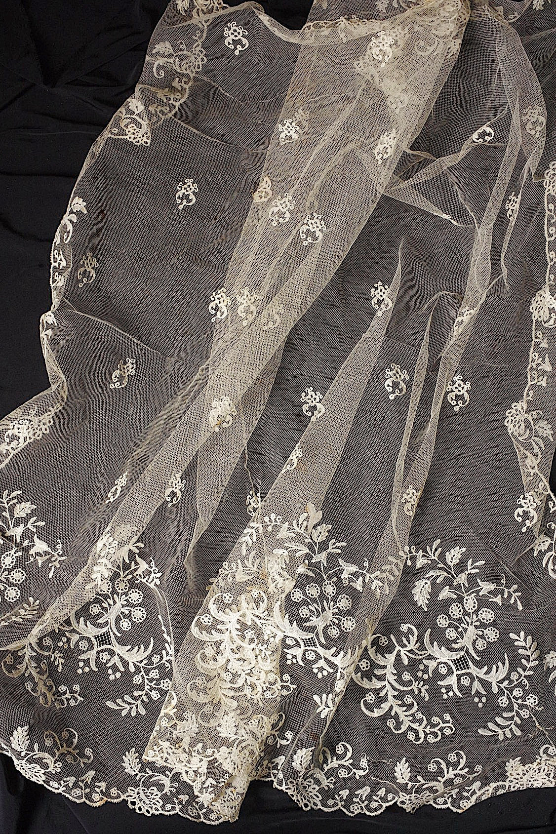 アンティークレース　dentelle ancienne ベール .FR a l'epoque