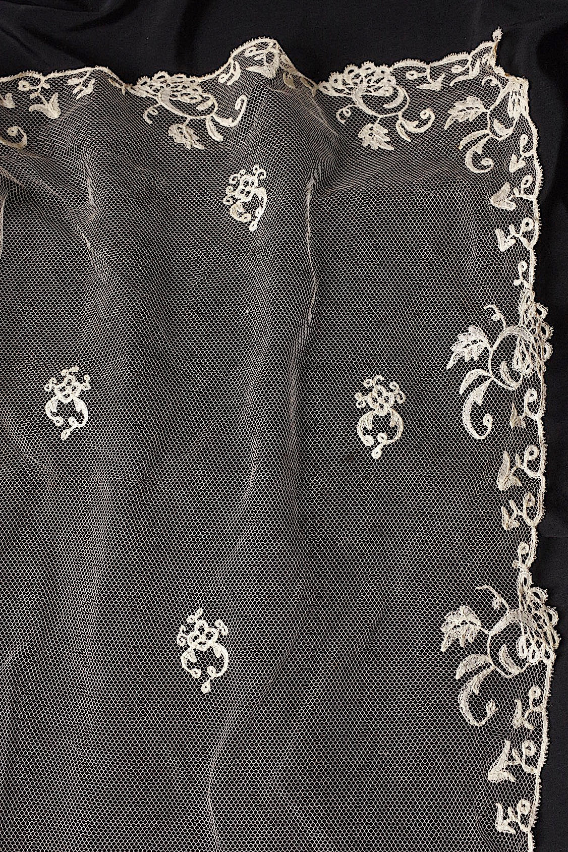 アンティークレース　dentelle ancienne ベール .FR a l'epoque