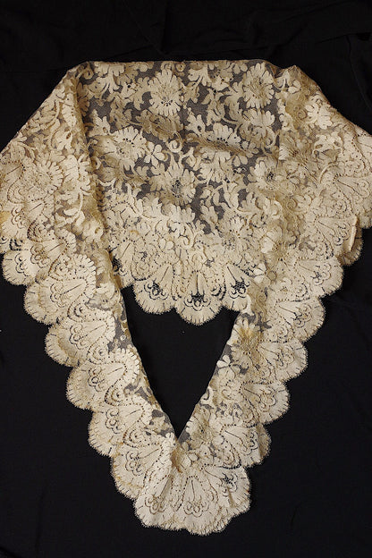 アンティークレース　dentelle ancienne ブロンドレースショール .FR a l'epoque