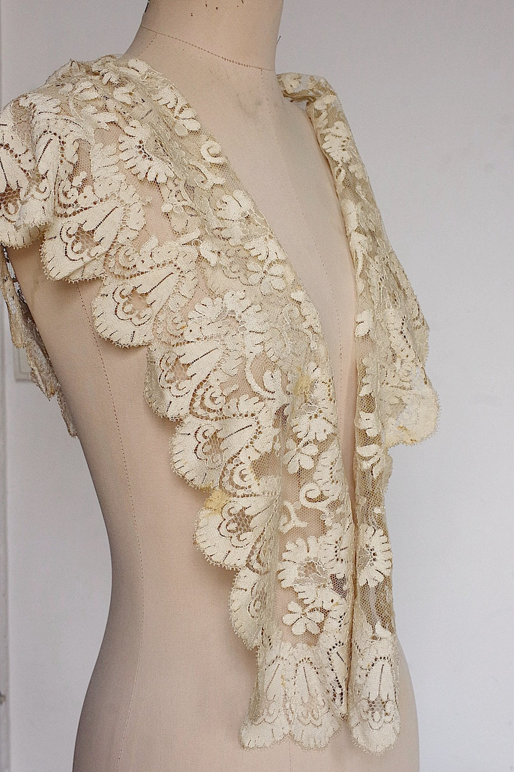 アンティークレース　dentelle ancienne ブロンドレースショール .FR a l'epoque