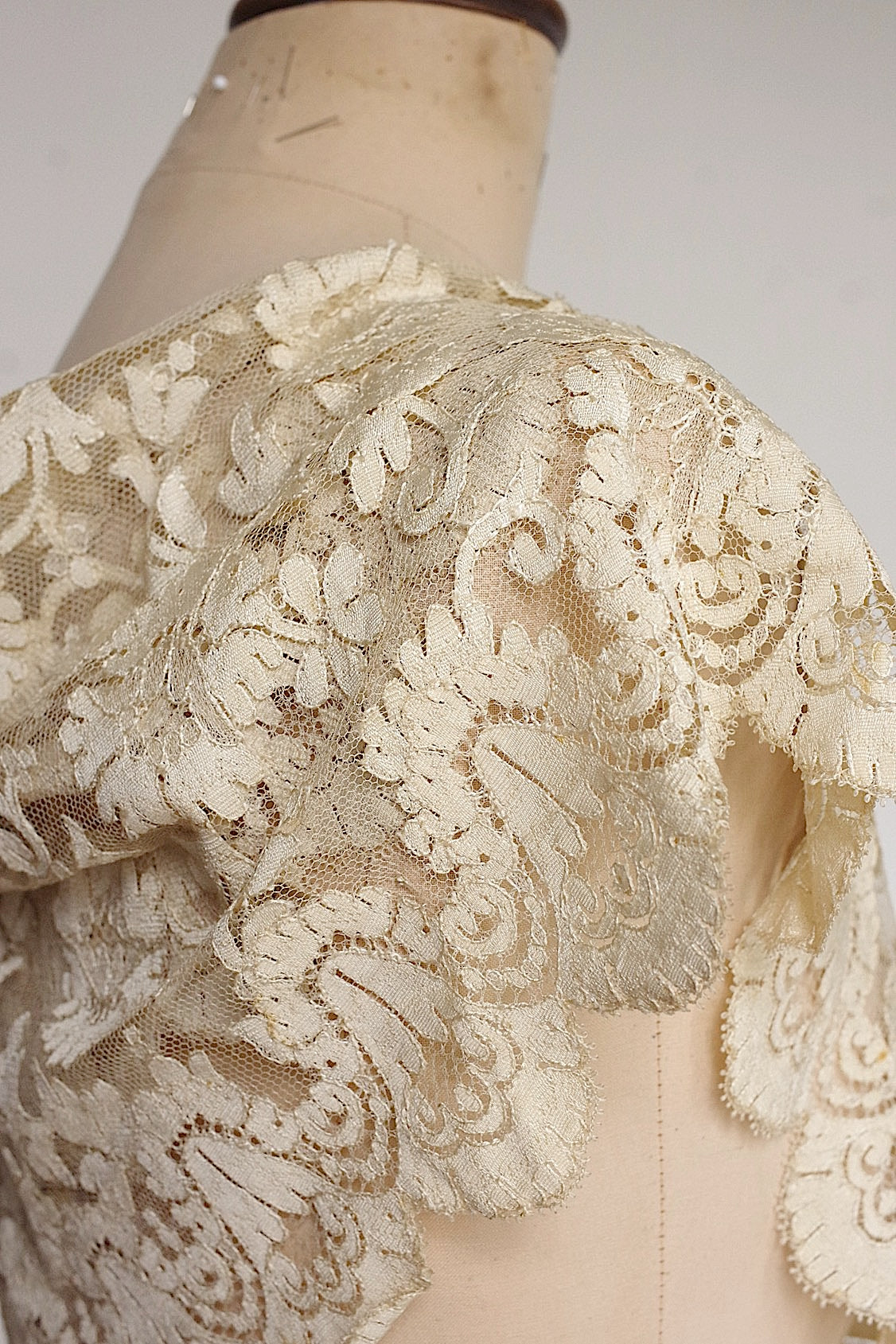 アンティークレース　dentelle ancienne ブロンドレースショール .FR a l'epoque