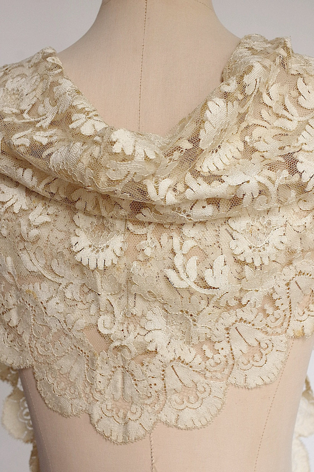 アンティークレース　dentelle ancienne ブロンドレースショール .FR a l'epoque