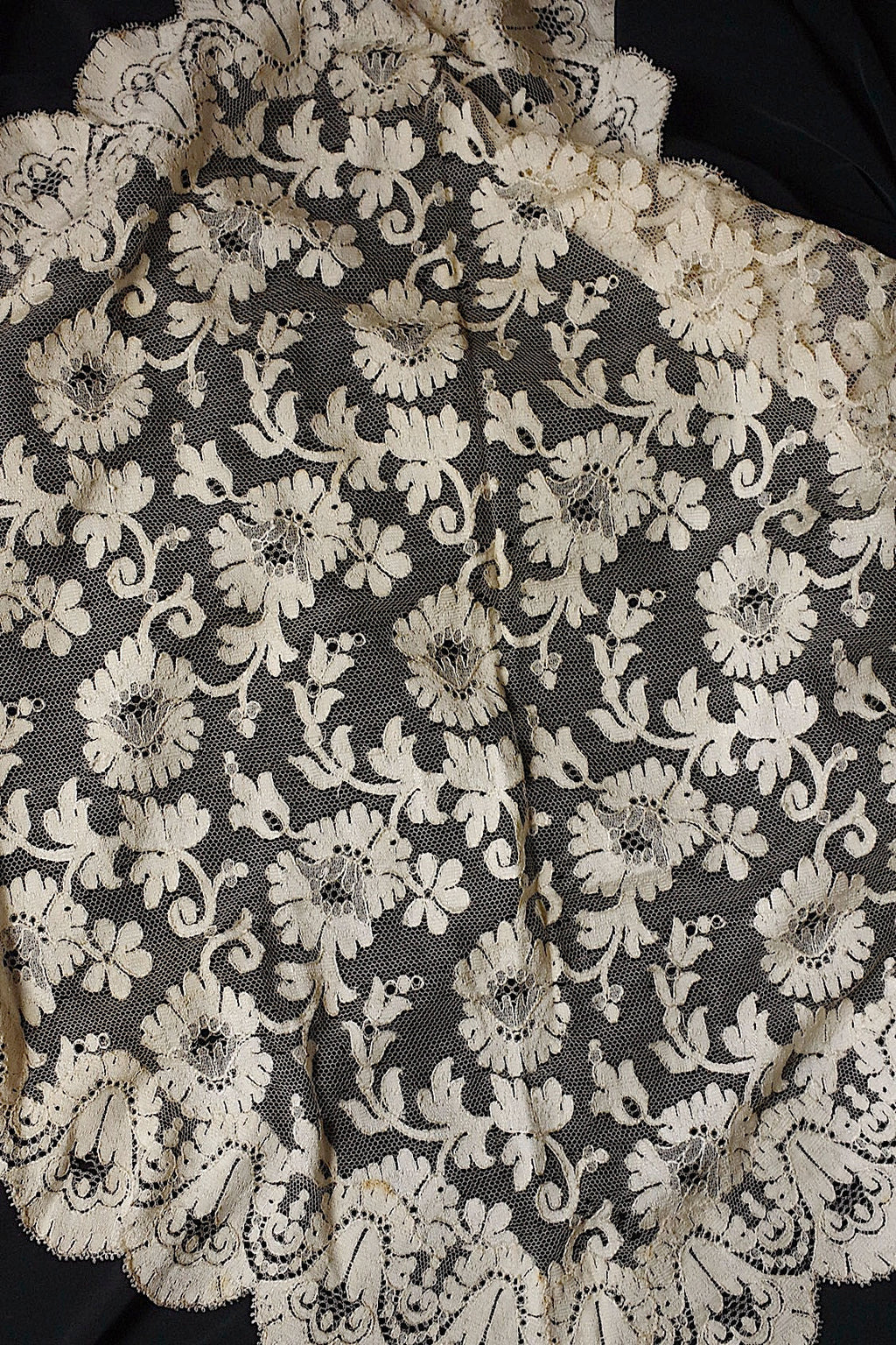 アンティークレース　dentelle ancienne ブロンドレースショール .FR a l'epoque