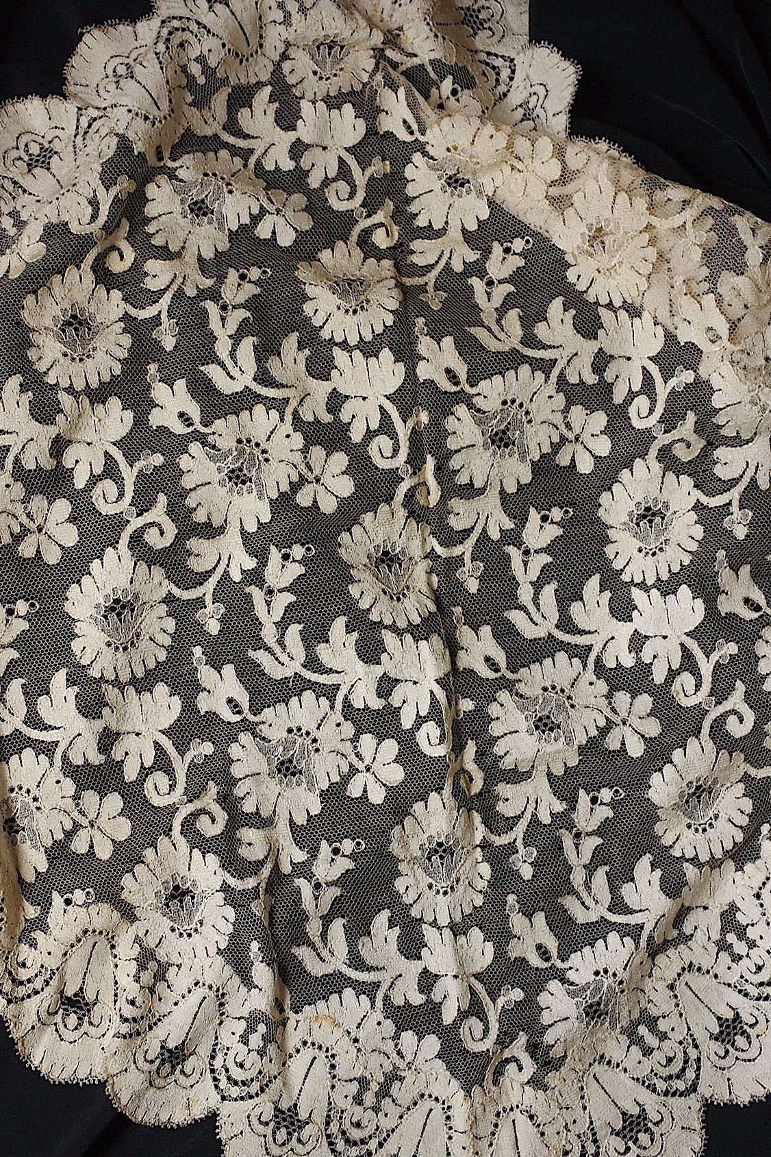 アンティークレース　dentelle ancienne ブロンドレースショール .FR a l'epoque