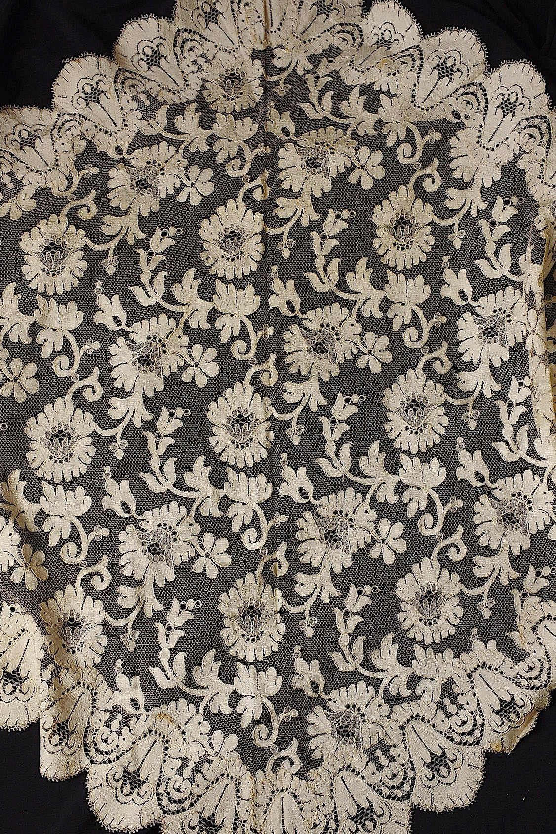 アンティークレース　dentelle ancienne ブロンドレースショール .FR a l'epoque