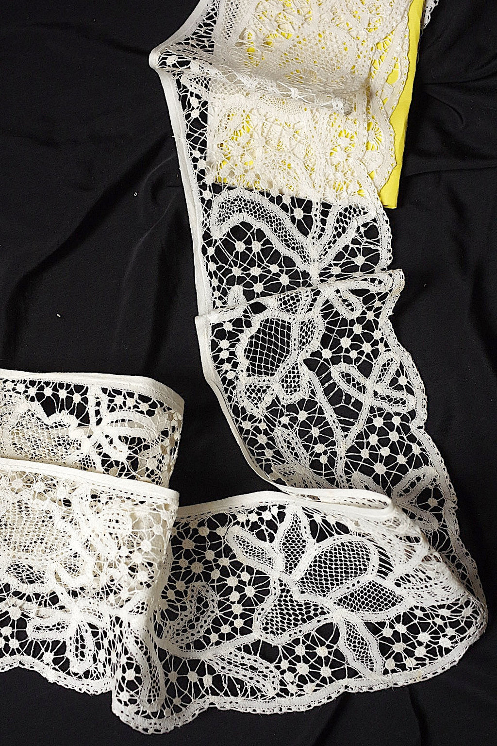 アンティークレース　dentelle ancienne 225cm .FR a l'epoque