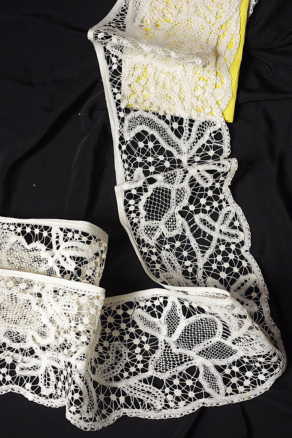 アンティークレース　dentelle ancienne 225cm .FR a l'epoque