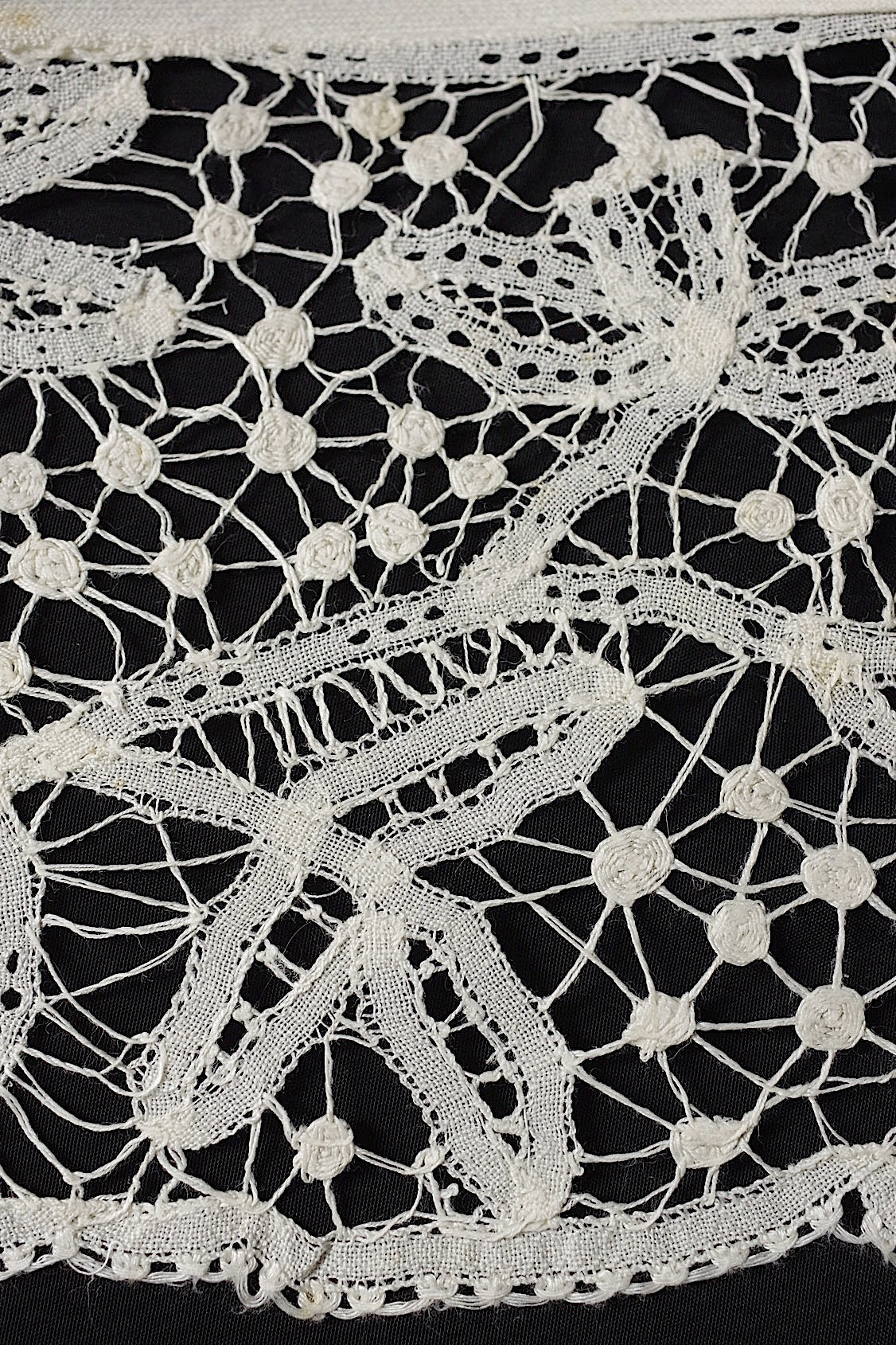 アンティークレース　dentelle ancienne 225cm .FR a l'epoque