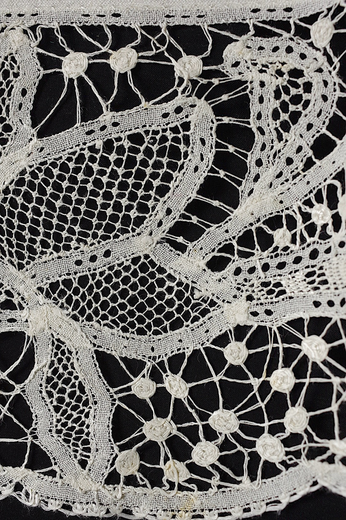 アンティークレース　dentelle ancienne 225cm .FR a l'epoque