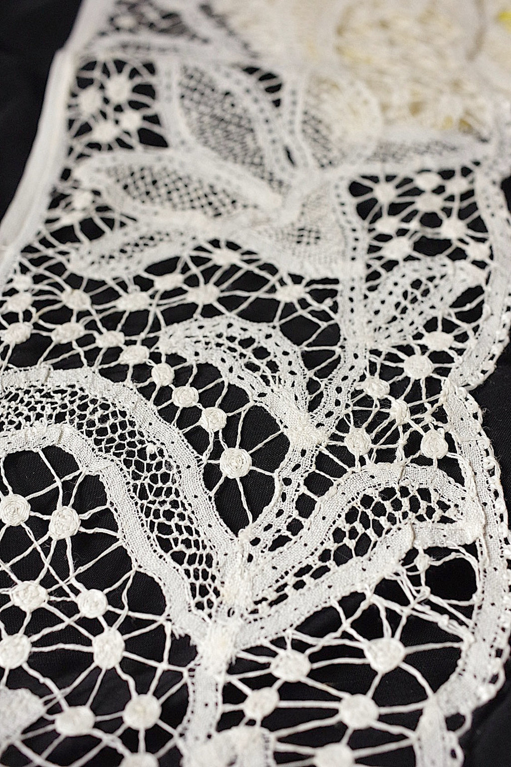 アンティークレース　dentelle ancienne 225cm .FR a l'epoque