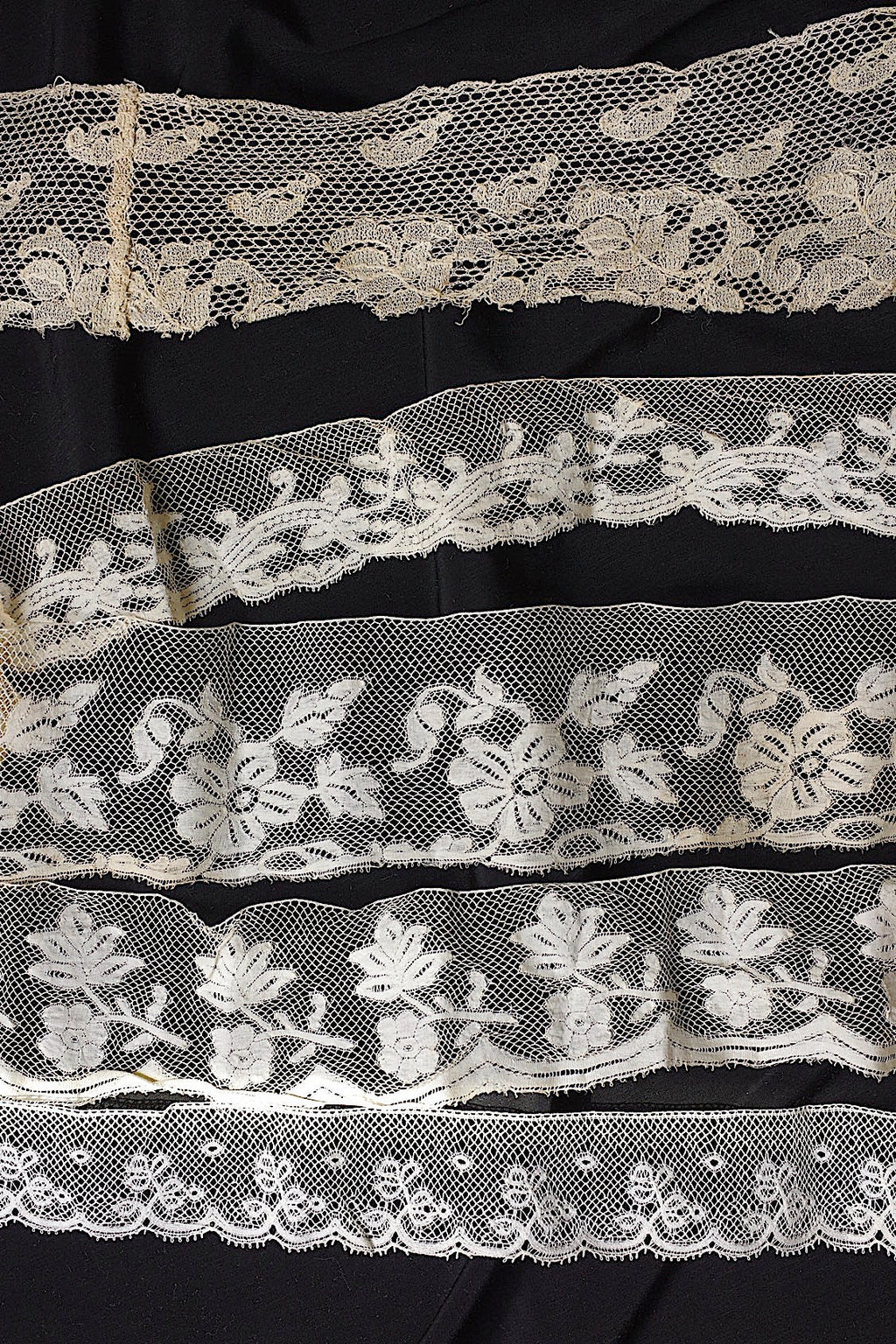 アンティークレース　dentelle ancienne　素材用　lots 2 .FR a l'epoque