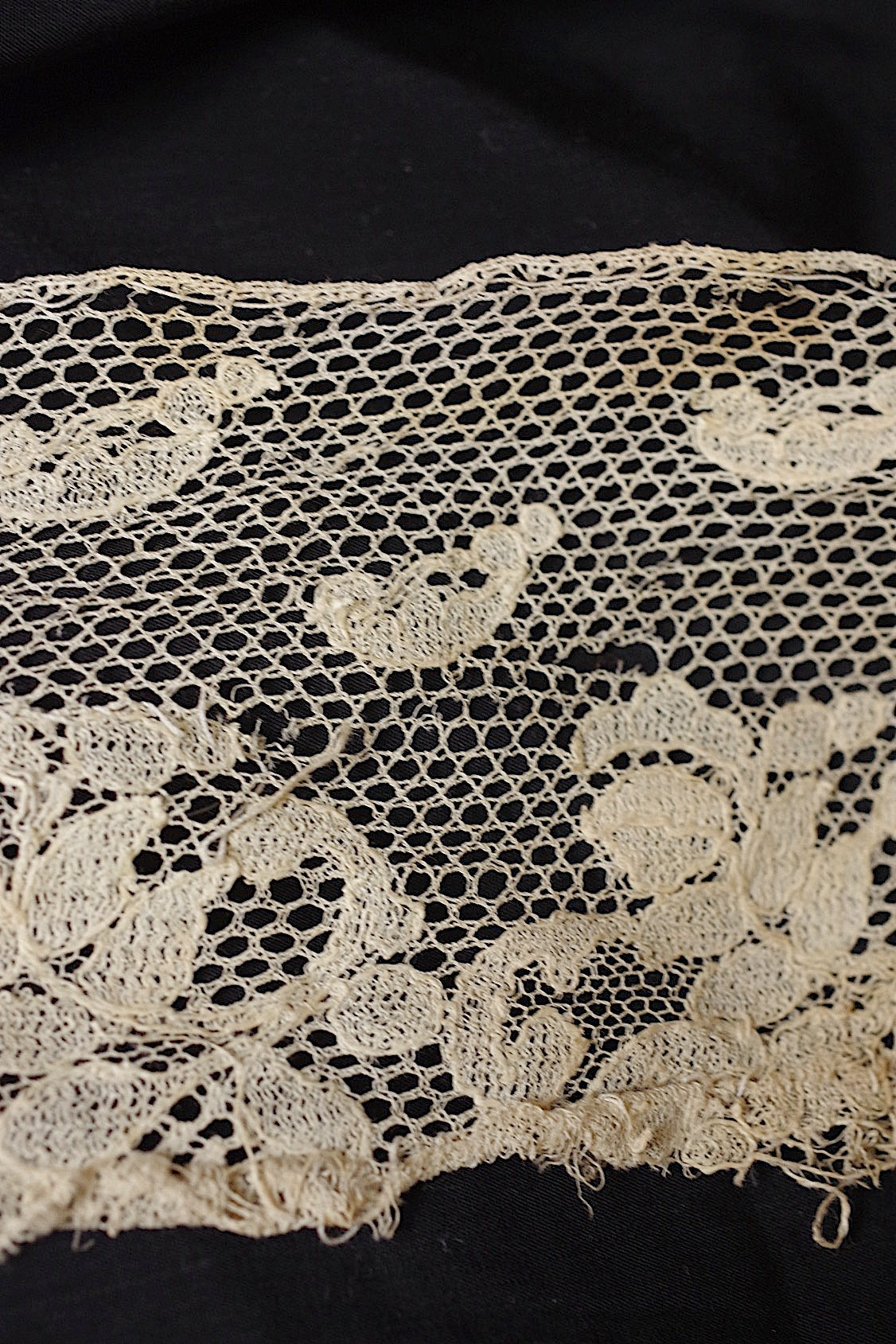 アンティークレース　dentelle ancienne　素材用　lots 2 .FR a l'epoque