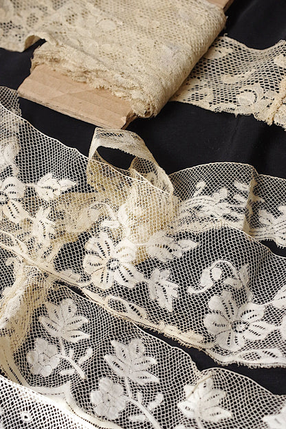 アンティークレース　dentelle ancienne　素材用　lots 2 .FR a l'epoque