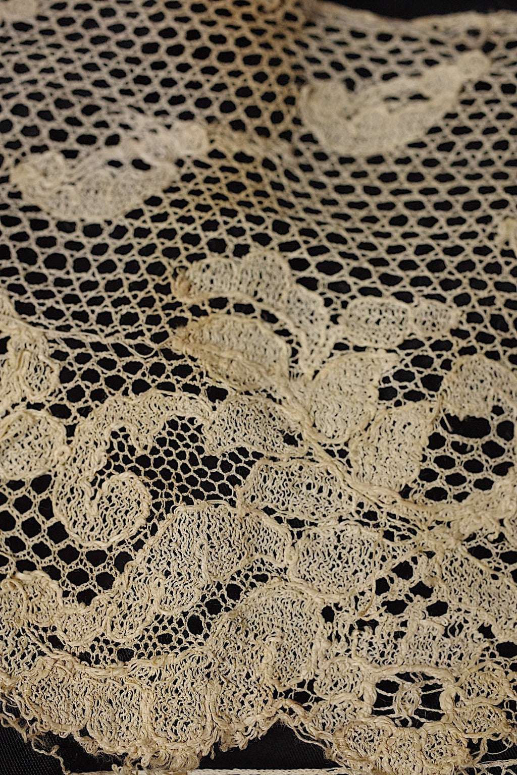 アンティークレース　dentelle ancienne　素材用　lots 2 .FR a l'epoque