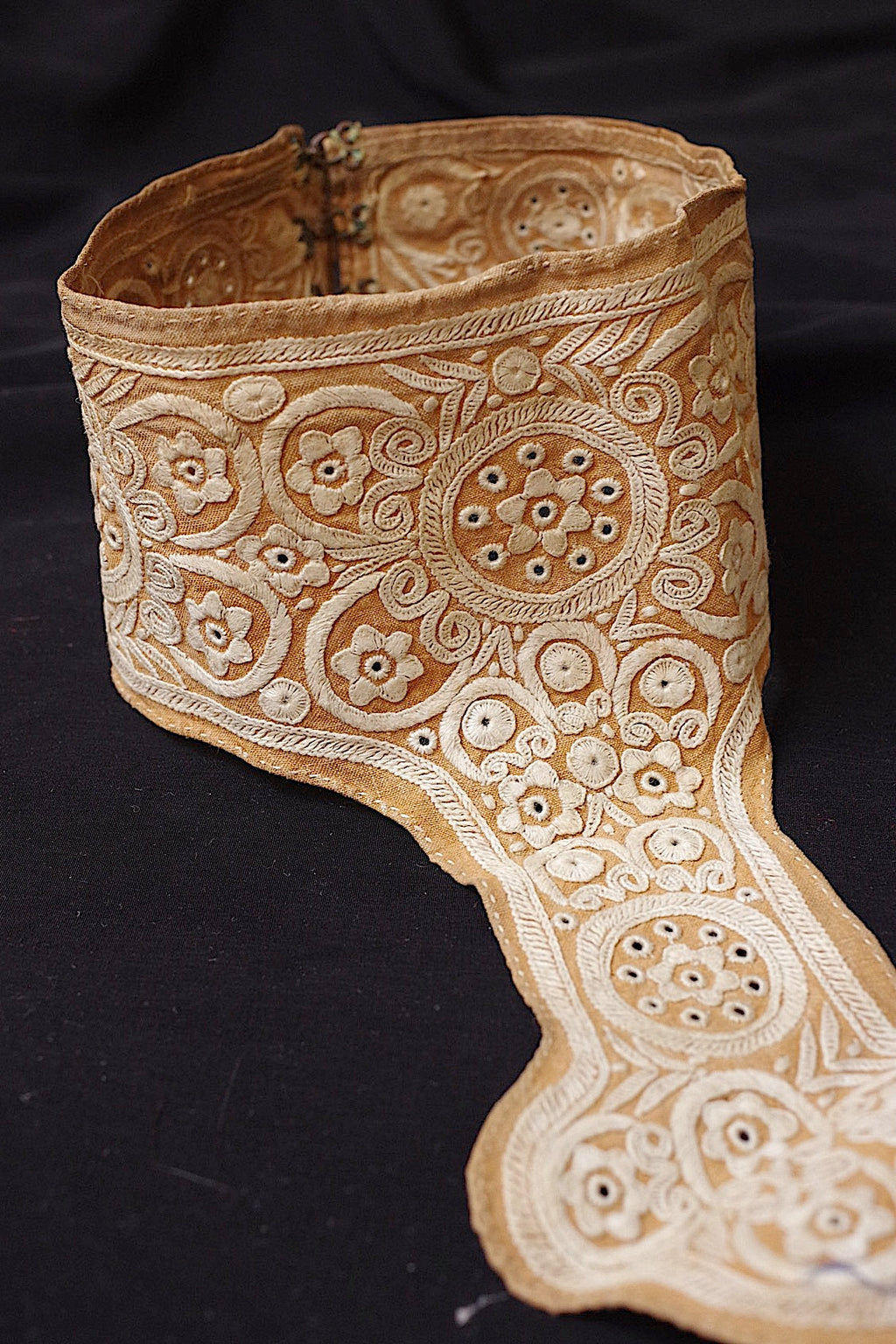 アンティークレース　dentelle ancienne　刺繍　スタンドカラー .FR a l'epoque