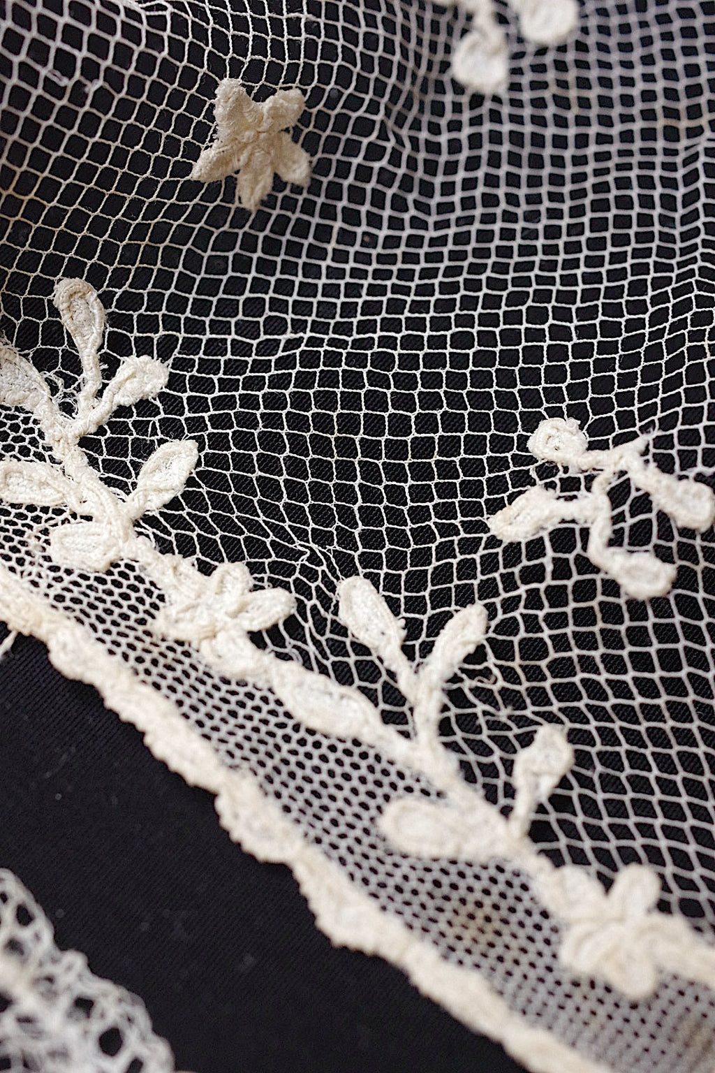 アンティークレース　dentelle ancienne　150cm 150cm アランソン .FR a l'epoque