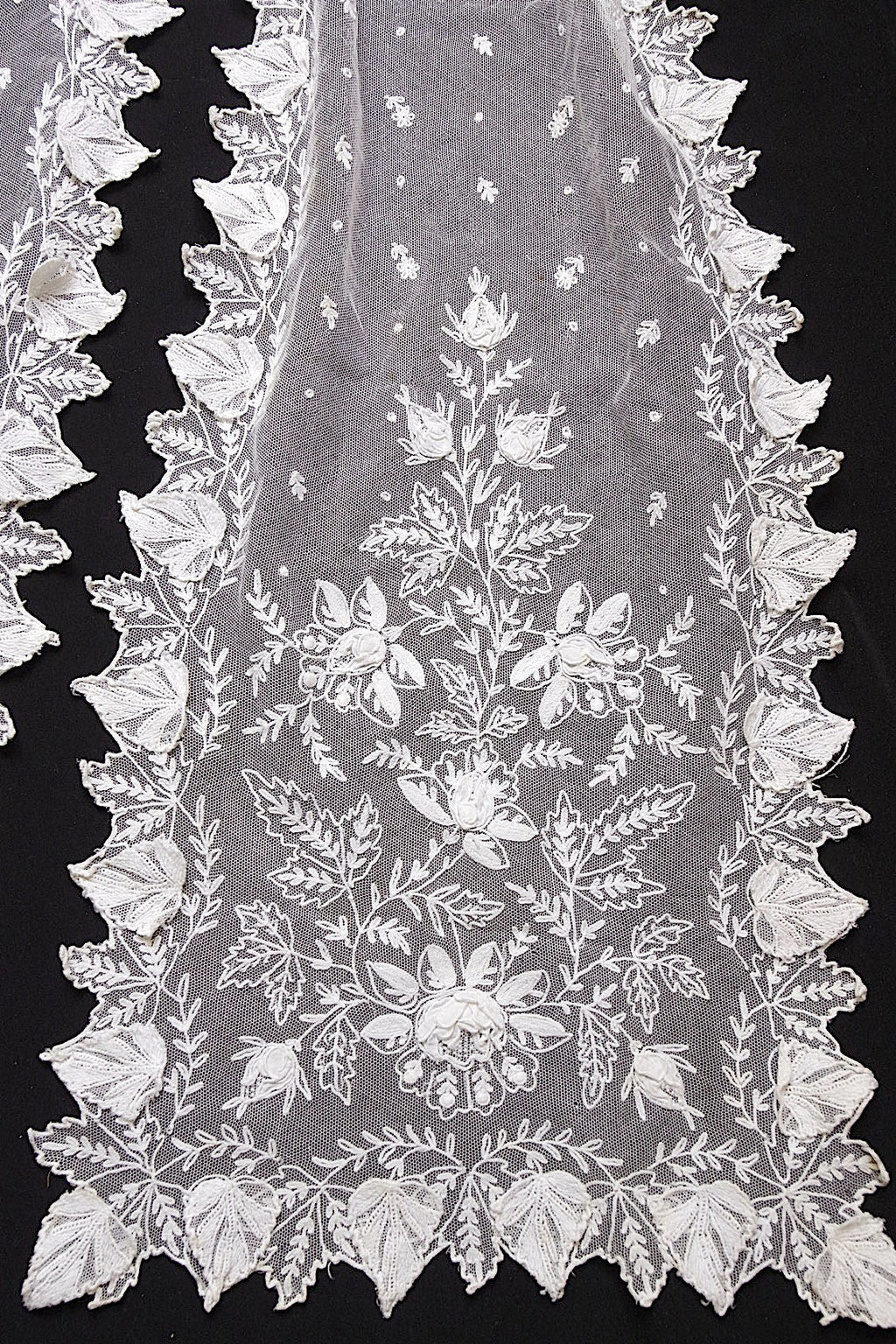 アンティークレース　dentelle ancienne タイ .FR a l'epoque