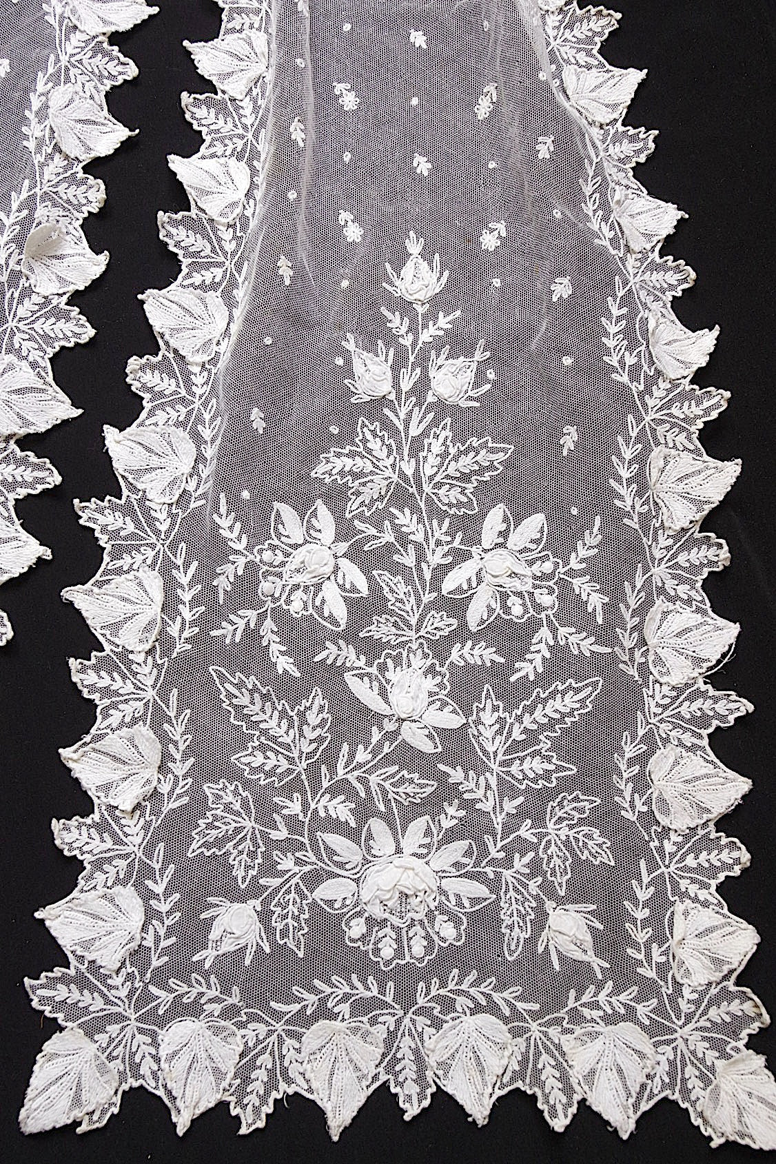 アンティークレース　dentelle ancienne タイ .FR a l'epoque