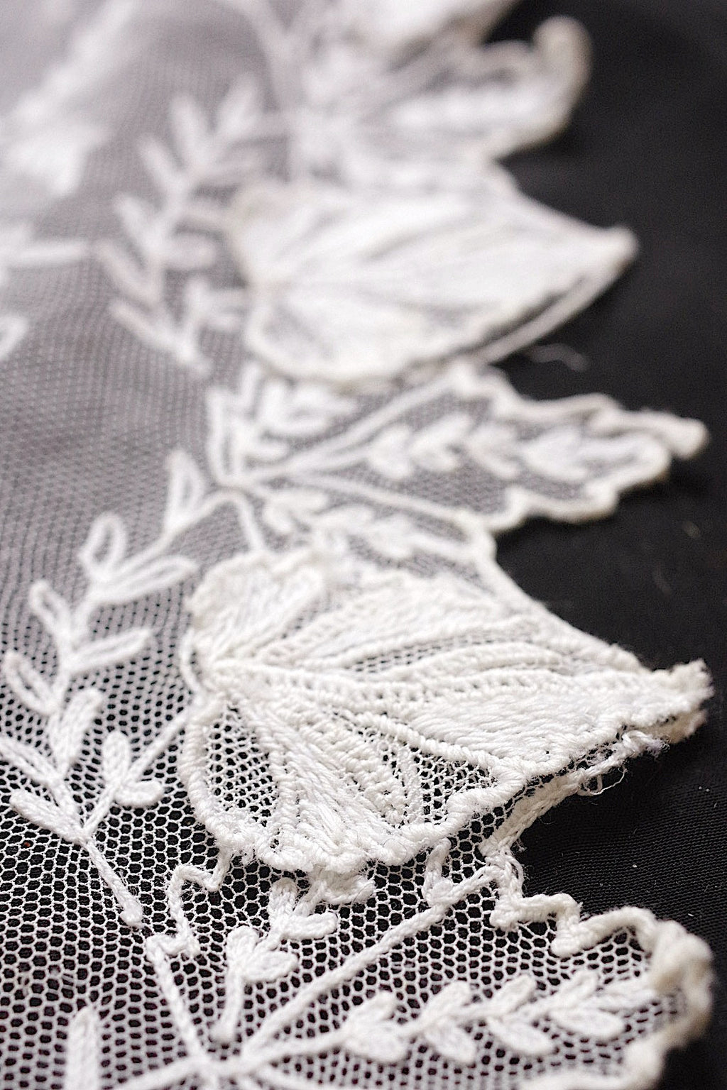 アンティークレース　dentelle ancienne タイ .FR a l'epoque