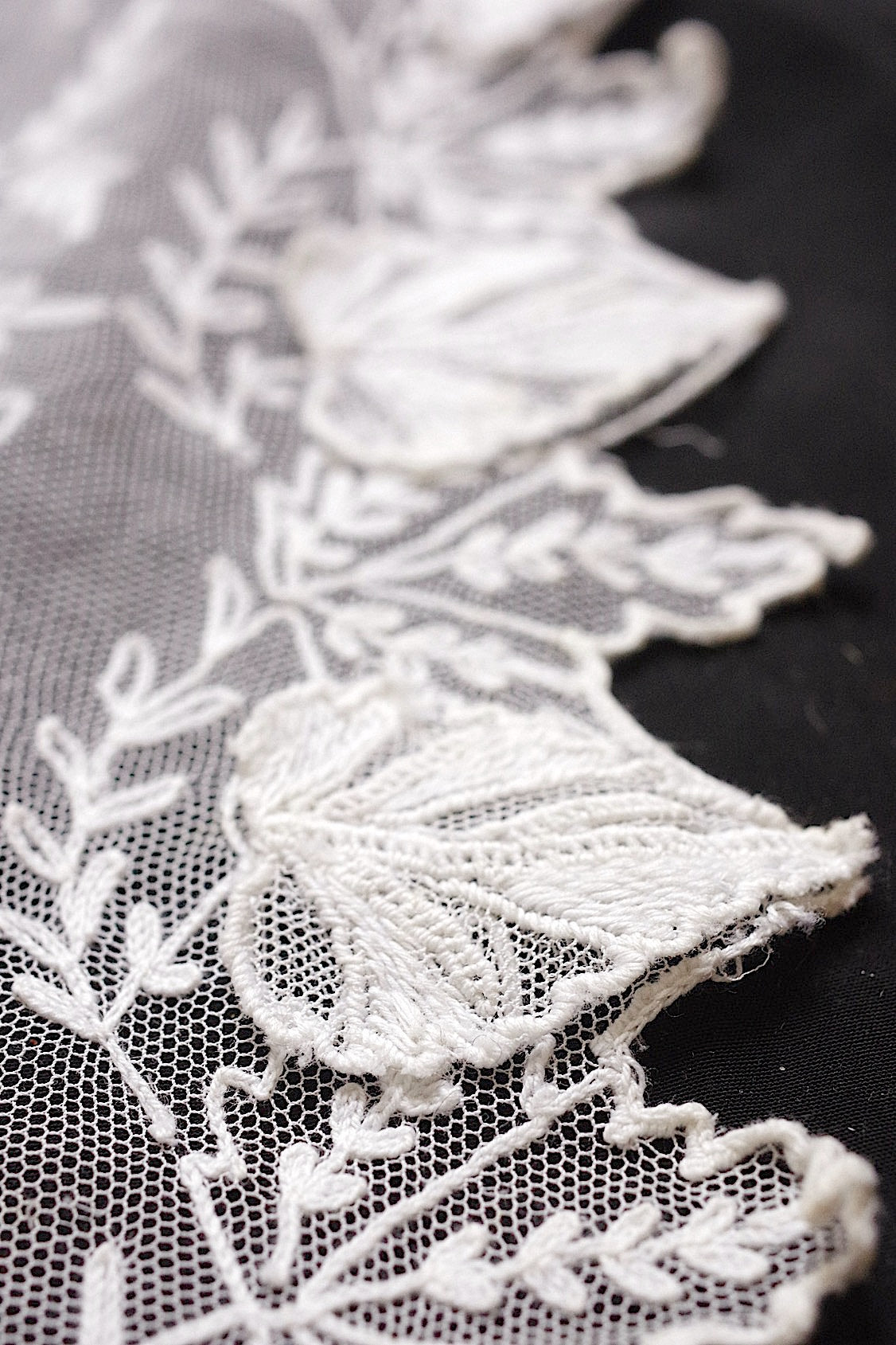 アンティークレース　dentelle ancienne タイ .FR a l'epoque